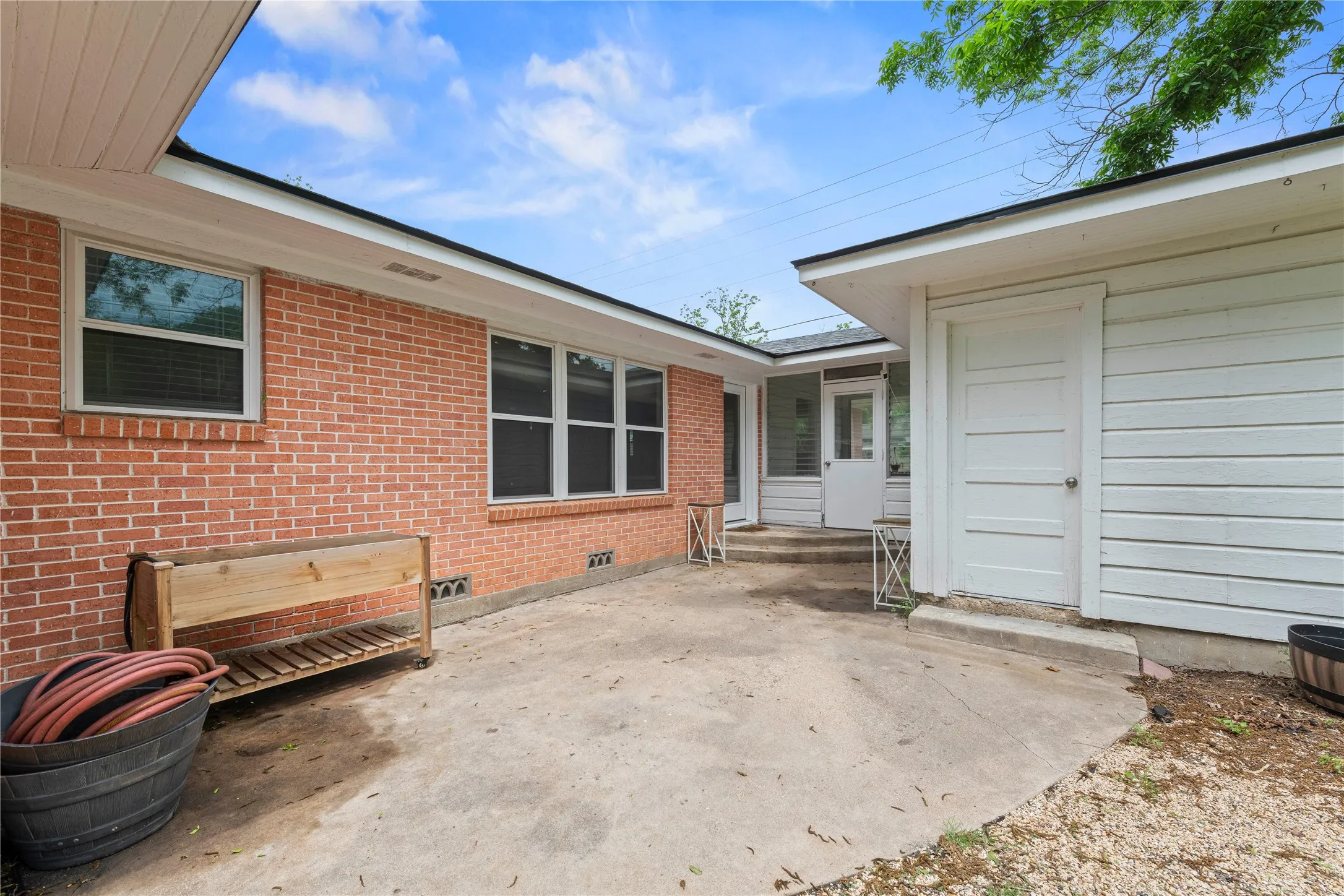 Single Family Residence For Sale in Bell County , 1803 S 15th Street, Temple, Texas 76504, 3 Bedroom, 2 Bathroom, 2 Garage spaces, 1,758 Sqft, built in 1954, mls#21404087, Real Estate Agent in Temple, Homes For Sale in Bell county, Homes For Sale in Temple, Realtor in Temple Texas, Real Estate Brokerage Independent Realty Texas, Luminita Cordes Realtor