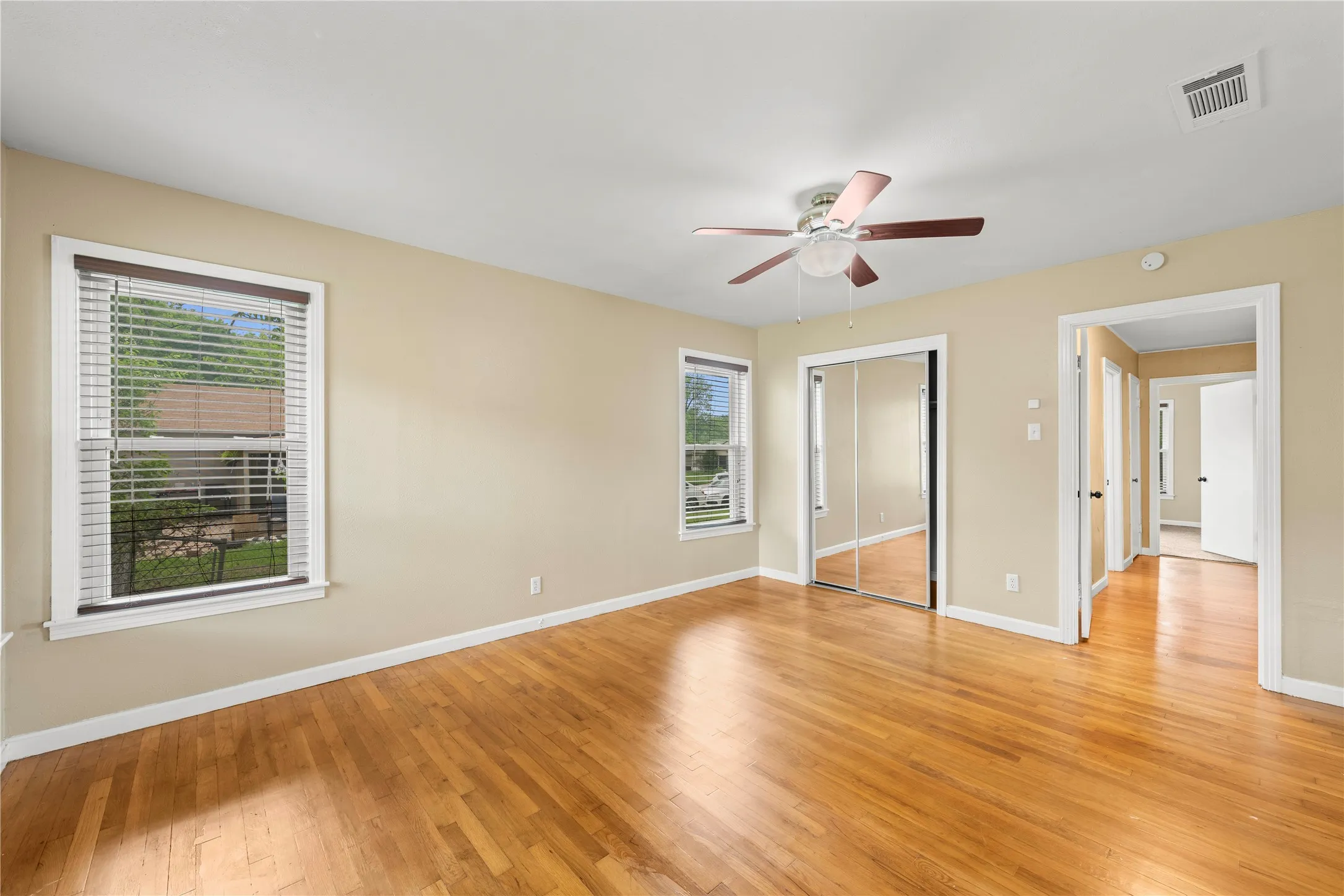 Single Family Residence For Sale in Bell County , 1803 S 15th Street, Temple, Texas 76504, 3 Bedroom, 2 Bathroom, 2 Garage spaces, 1,758 Sqft, built in 1954, mls#21404087, Real Estate Agent in Temple, Homes For Sale in Bell county, Homes For Sale in Temple, Realtor in Temple Texas, Real Estate Brokerage Independent Realty Texas, Luminita Cordes Realtor