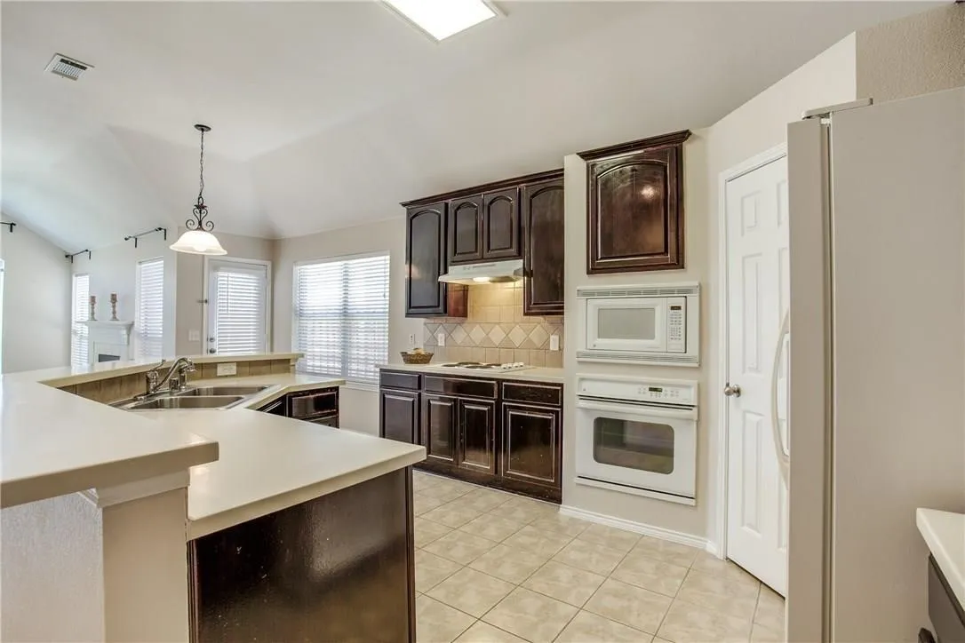 Single Family Residence For Rent in Denton County , 2981 Hancock Drive, Frisco, Texas 75033, 4 Bedroom, 2 Bathroom, 2 Garage spaces, 2,030 Sqft, built in 2002, mls#21400048, Real Estate Agent in Frisco, Homes For Rent in Denton county, Homes For Rent in Frisco, Realtor in Frisco Texas, Real Estate Brokerage Independent Realty Texas, Luminita Cordes Realtor
