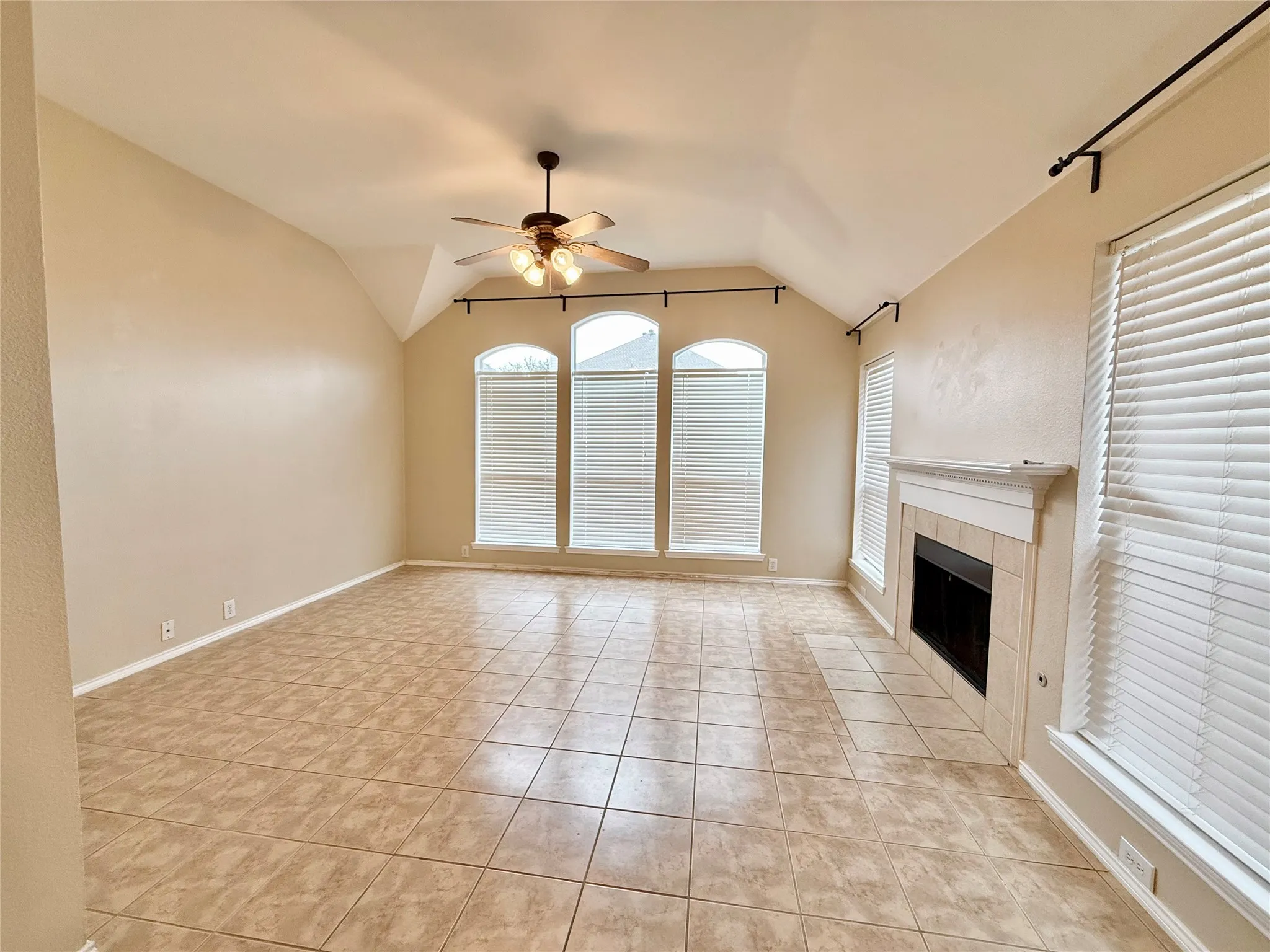 Single Family Residence For Rent in Denton County , 2981 Hancock Drive, Frisco, Texas 75033, 4 Bedroom, 2 Bathroom, 2 Garage spaces, 2,030 Sqft, built in 2002, mls#21400048, Real Estate Agent in Frisco, Homes For Rent in Denton county, Homes For Rent in Frisco, Realtor in Frisco Texas, Real Estate Brokerage Independent Realty Texas, Luminita Cordes Realtor