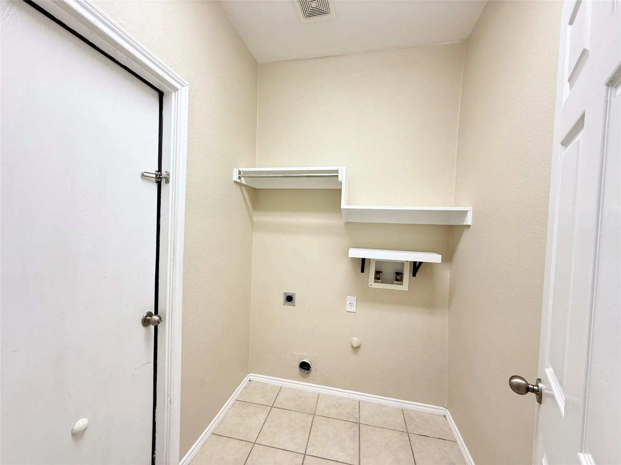Single Family Residence For Rent in Denton County , 2981 Hancock Drive, Frisco, Texas 75033, 4 Bedroom, 2 Bathroom, 2 Garage spaces, 2,030 Sqft, built in 2002, mls#21400048, Real Estate Agent in Frisco, Homes For Rent in Denton county, Homes For Rent in Frisco, Realtor in Frisco Texas, Real Estate Brokerage Independent Realty Texas, Luminita Cordes Realtor