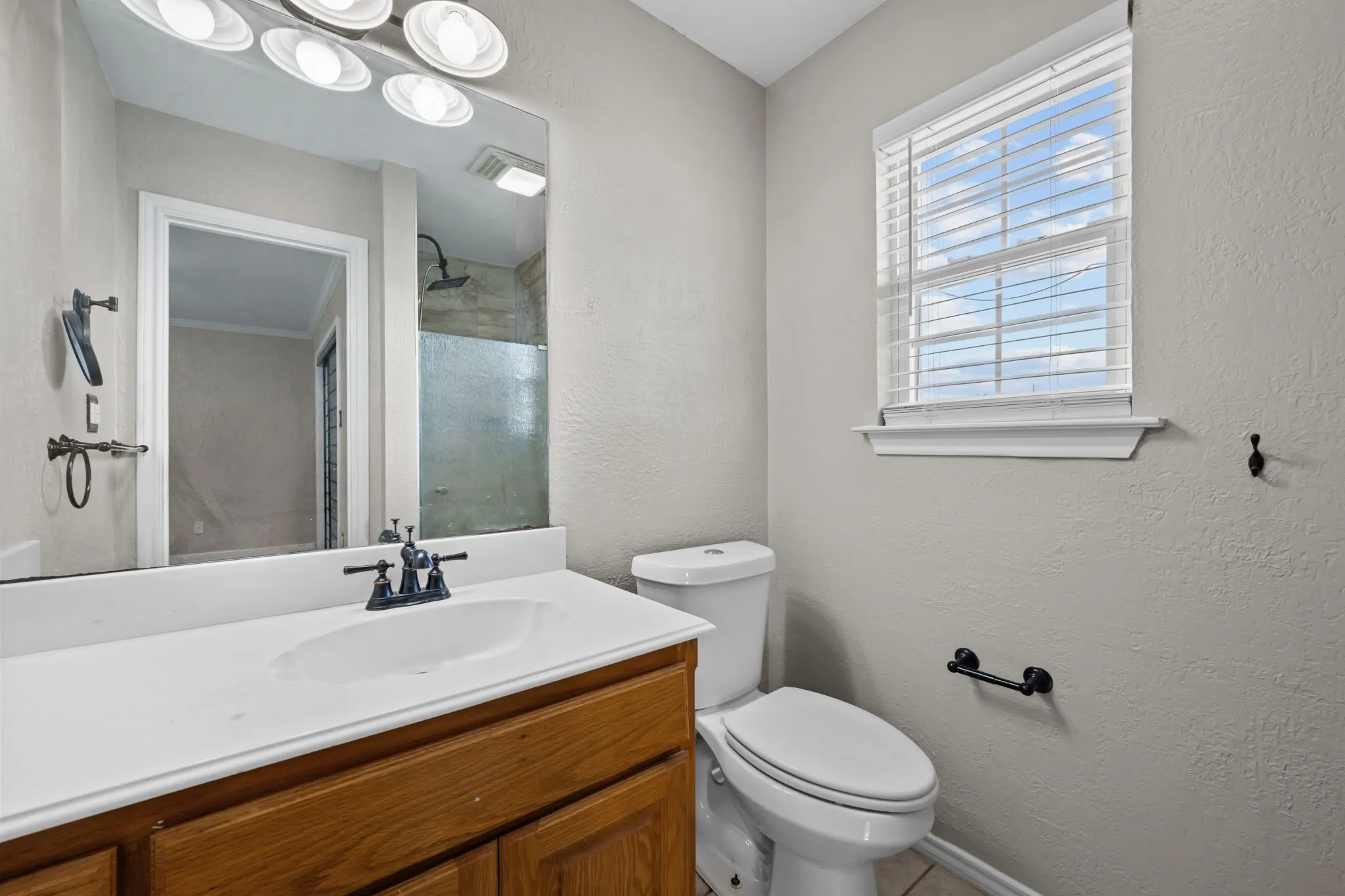 Single Family Residence For Sale in Hood County , 3904 Country Meadows Road, Granbury, Texas 76049, 3 Bedroom, 2 Bathroom, 2 Garage spaces, 1,447 Sqft, built in 2002, mls#21398139, Real Estate Agent in Granbury, Homes For Sale in Hood county, Homes For Sale in Granbury, Realtor in Granbury Texas, Real Estate Brokerage Independent Realty Texas, Luminita Cordes Realtor
