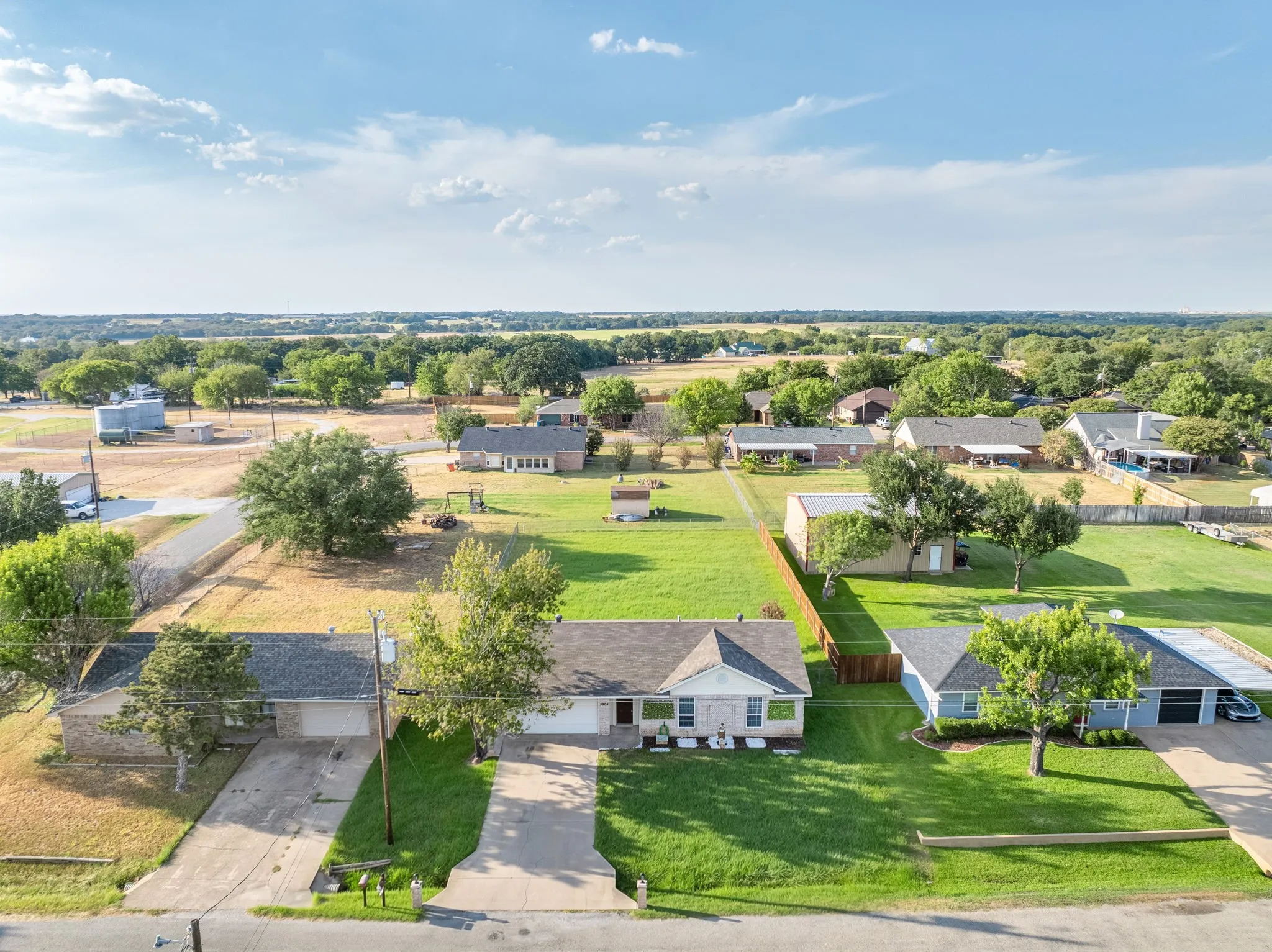 Single Family Residence For Sale in Hood County , 3904 Country Meadows Road, Granbury, Texas 76049, 3 Bedroom, 2 Bathroom, 2 Garage spaces, 1,447 Sqft, built in 2002, mls#21398139, Real Estate Agent in Granbury, Homes For Sale in Hood county, Homes For Sale in Granbury, Realtor in Granbury Texas, Real Estate Brokerage Independent Realty Texas, Luminita Cordes Realtor