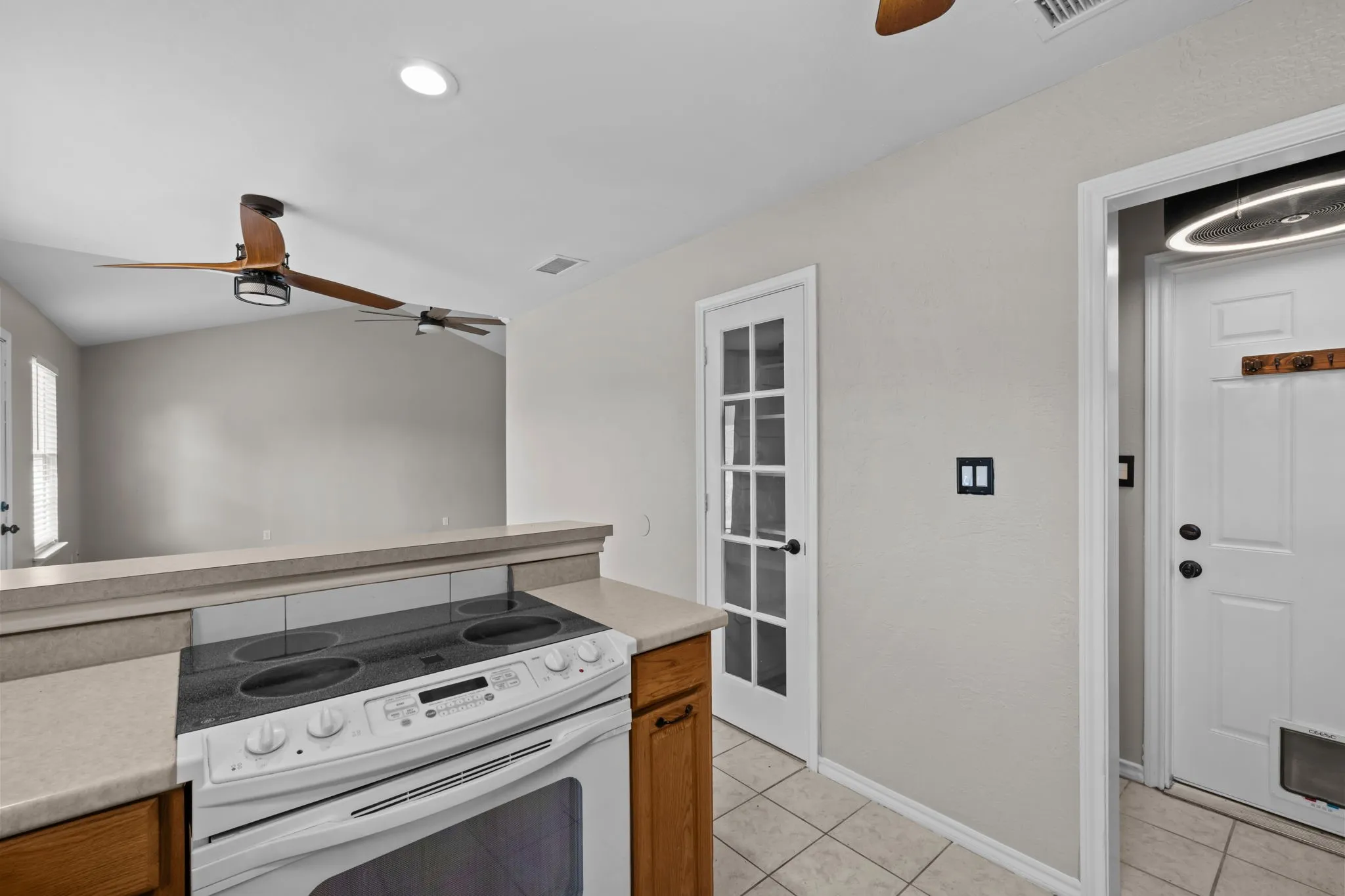 Single Family Residence For Sale in Hood County , 3904 Country Meadows Road, Granbury, Texas 76049, 3 Bedroom, 2 Bathroom, 2 Garage spaces, 1,447 Sqft, built in 2002, mls#21398139, Real Estate Agent in Granbury, Homes For Sale in Hood county, Homes For Sale in Granbury, Realtor in Granbury Texas, Real Estate Brokerage Independent Realty Texas, Luminita Cordes Realtor