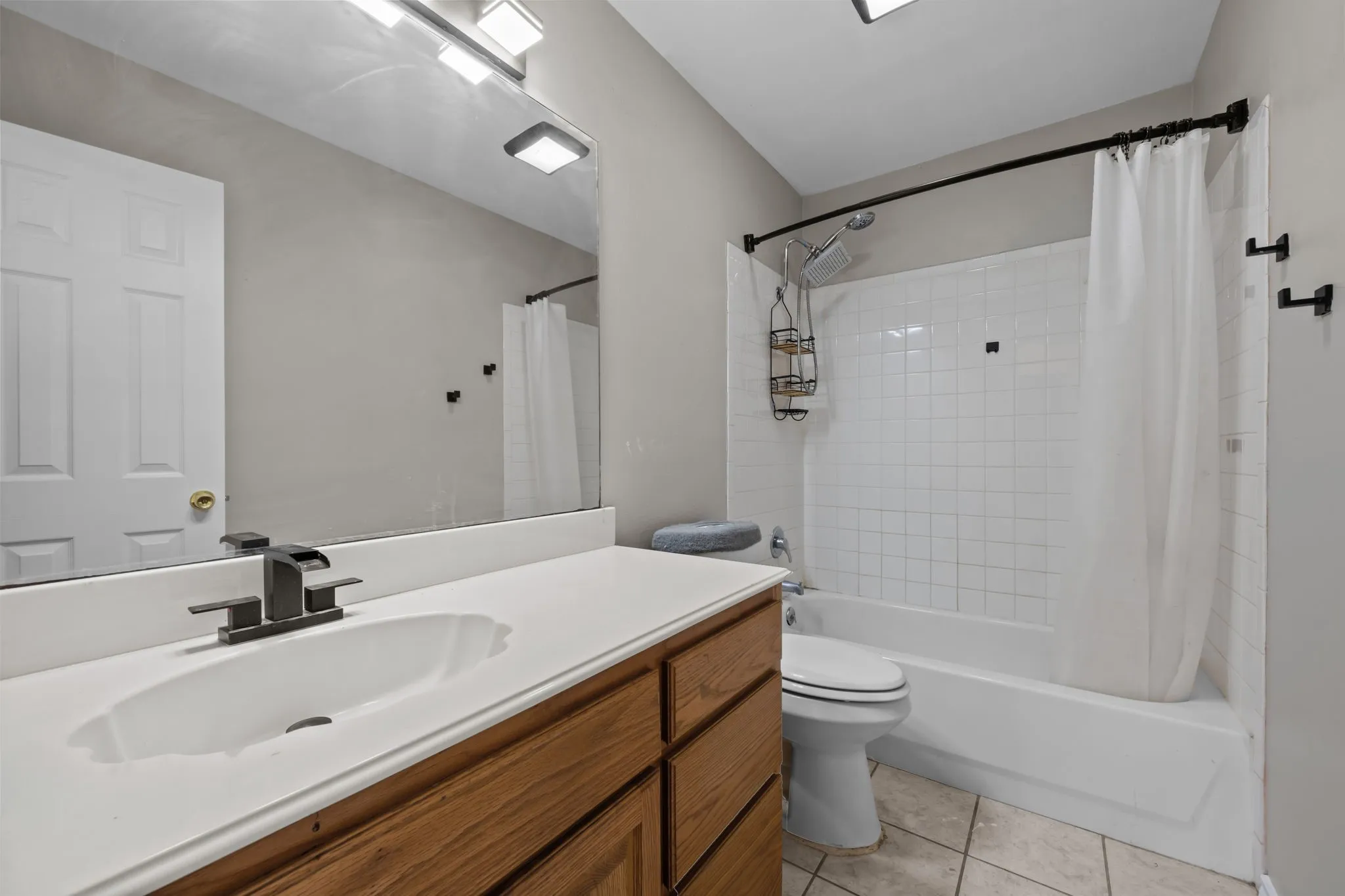 Single Family Residence For Sale in Hood County , 3904 Country Meadows Road, Granbury, Texas 76049, 3 Bedroom, 2 Bathroom, 2 Garage spaces, 1,447 Sqft, built in 2002, mls#21398139, Real Estate Agent in Granbury, Homes For Sale in Hood county, Homes For Sale in Granbury, Realtor in Granbury Texas, Real Estate Brokerage Independent Realty Texas, Luminita Cordes Realtor