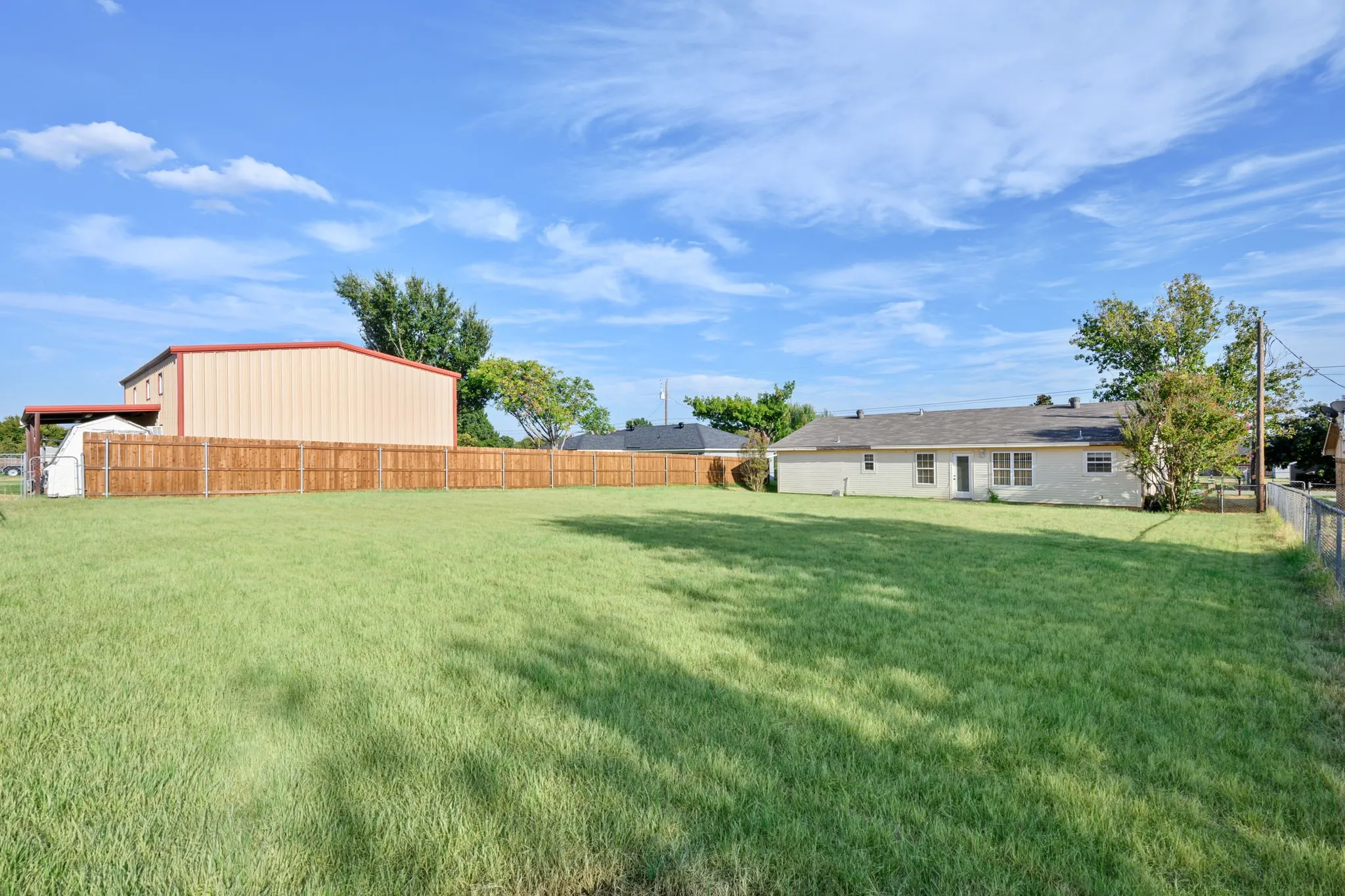 Single Family Residence For Sale in Hood County , 3904 Country Meadows Road, Granbury, Texas 76049, 3 Bedroom, 2 Bathroom, 2 Garage spaces, 1,447 Sqft, built in 2002, mls#21398139, Real Estate Agent in Granbury, Homes For Sale in Hood county, Homes For Sale in Granbury, Realtor in Granbury Texas, Real Estate Brokerage Independent Realty Texas, Luminita Cordes Realtor