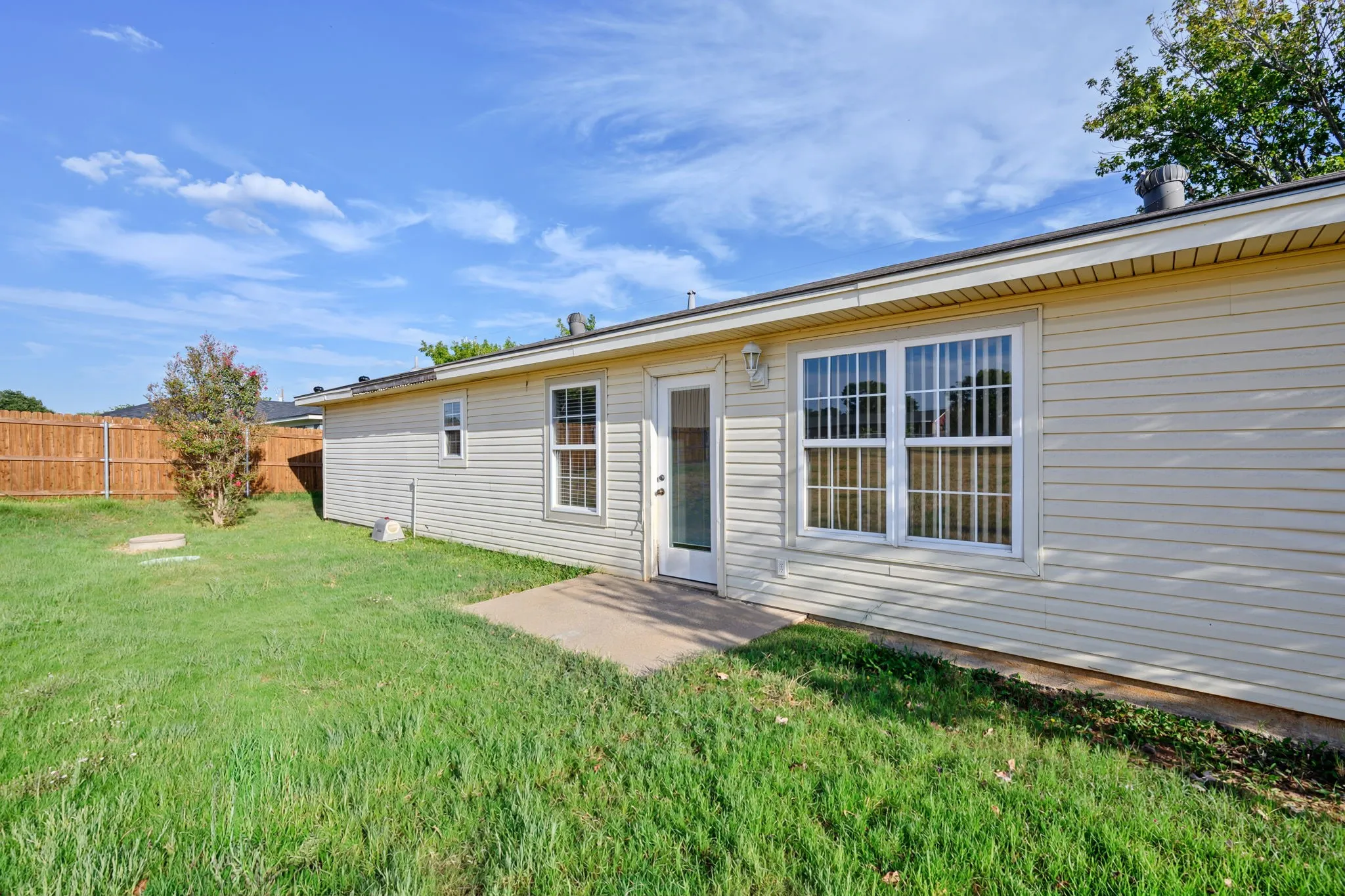 Single Family Residence For Sale in Hood County , 3904 Country Meadows Road, Granbury, Texas 76049, 3 Bedroom, 2 Bathroom, 2 Garage spaces, 1,447 Sqft, built in 2002, mls#21398139, Real Estate Agent in Granbury, Homes For Sale in Hood county, Homes For Sale in Granbury, Realtor in Granbury Texas, Real Estate Brokerage Independent Realty Texas, Luminita Cordes Realtor