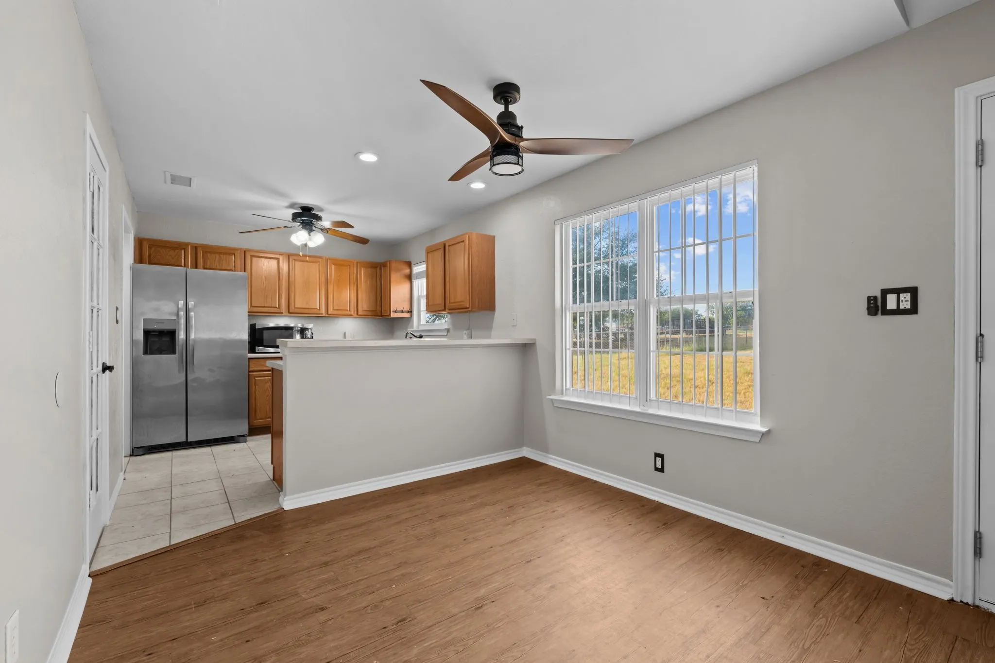 Single Family Residence For Sale in Hood County , 3904 Country Meadows Road, Granbury, Texas 76049, 3 Bedroom, 2 Bathroom, 2 Garage spaces, 1,447 Sqft, built in 2002, mls#21398139, Real Estate Agent in Granbury, Homes For Sale in Hood county, Homes For Sale in Granbury, Realtor in Granbury Texas, Real Estate Brokerage Independent Realty Texas, Luminita Cordes Realtor