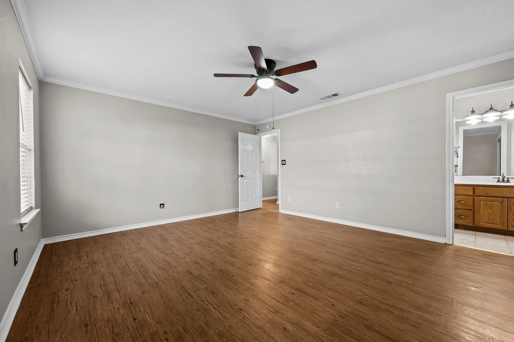 Single Family Residence For Sale in Hood County , 3904 Country Meadows Road, Granbury, Texas 76049, 3 Bedroom, 2 Bathroom, 2 Garage spaces, 1,447 Sqft, built in 2002, mls#21398139, Real Estate Agent in Granbury, Homes For Sale in Hood county, Homes For Sale in Granbury, Realtor in Granbury Texas, Real Estate Brokerage Independent Realty Texas, Luminita Cordes Realtor