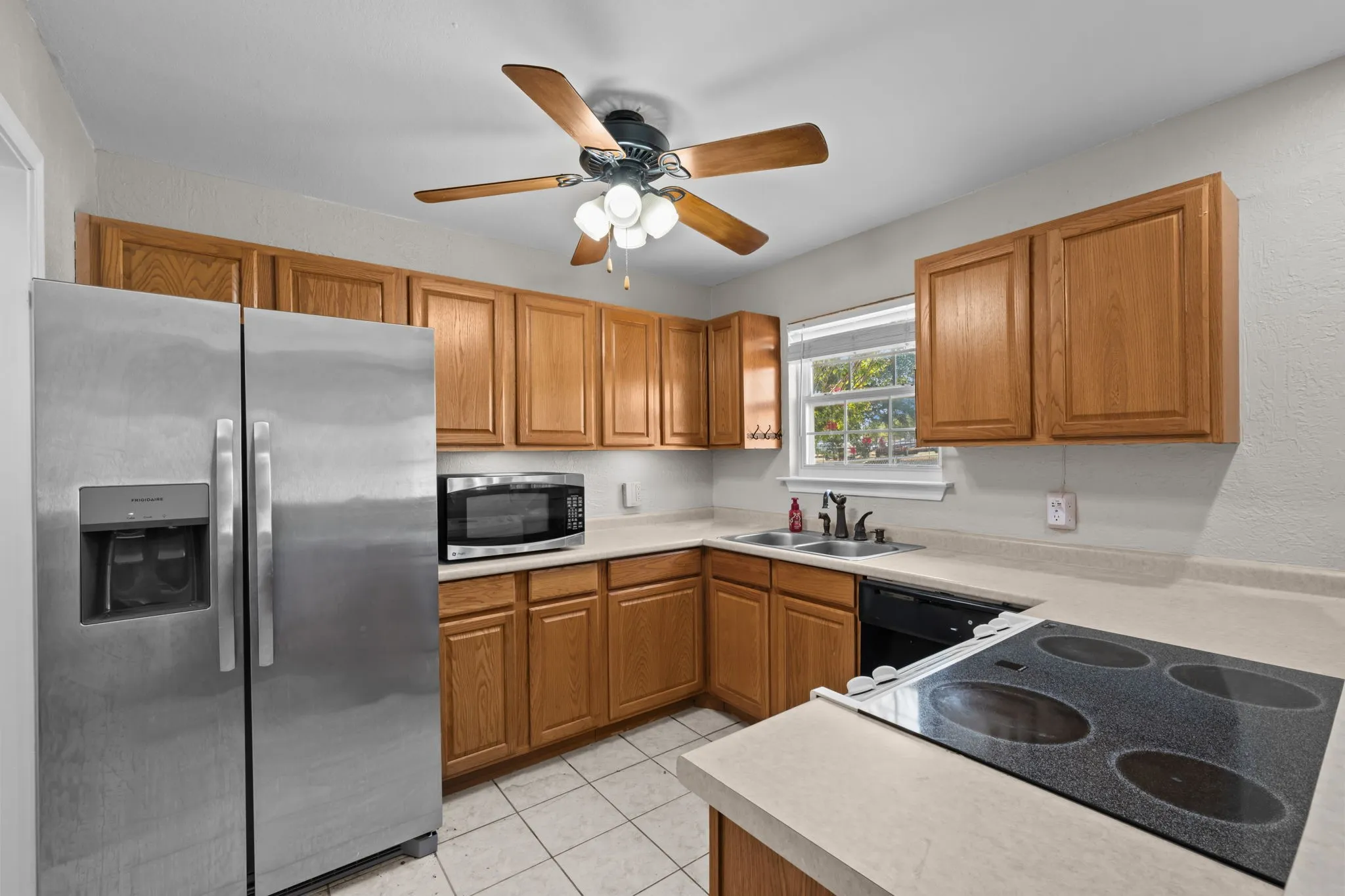 Single Family Residence For Sale in Hood County , 3904 Country Meadows Road, Granbury, Texas 76049, 3 Bedroom, 2 Bathroom, 2 Garage spaces, 1,447 Sqft, built in 2002, mls#21398139, Real Estate Agent in Granbury, Homes For Sale in Hood county, Homes For Sale in Granbury, Realtor in Granbury Texas, Real Estate Brokerage Independent Realty Texas, Luminita Cordes Realtor