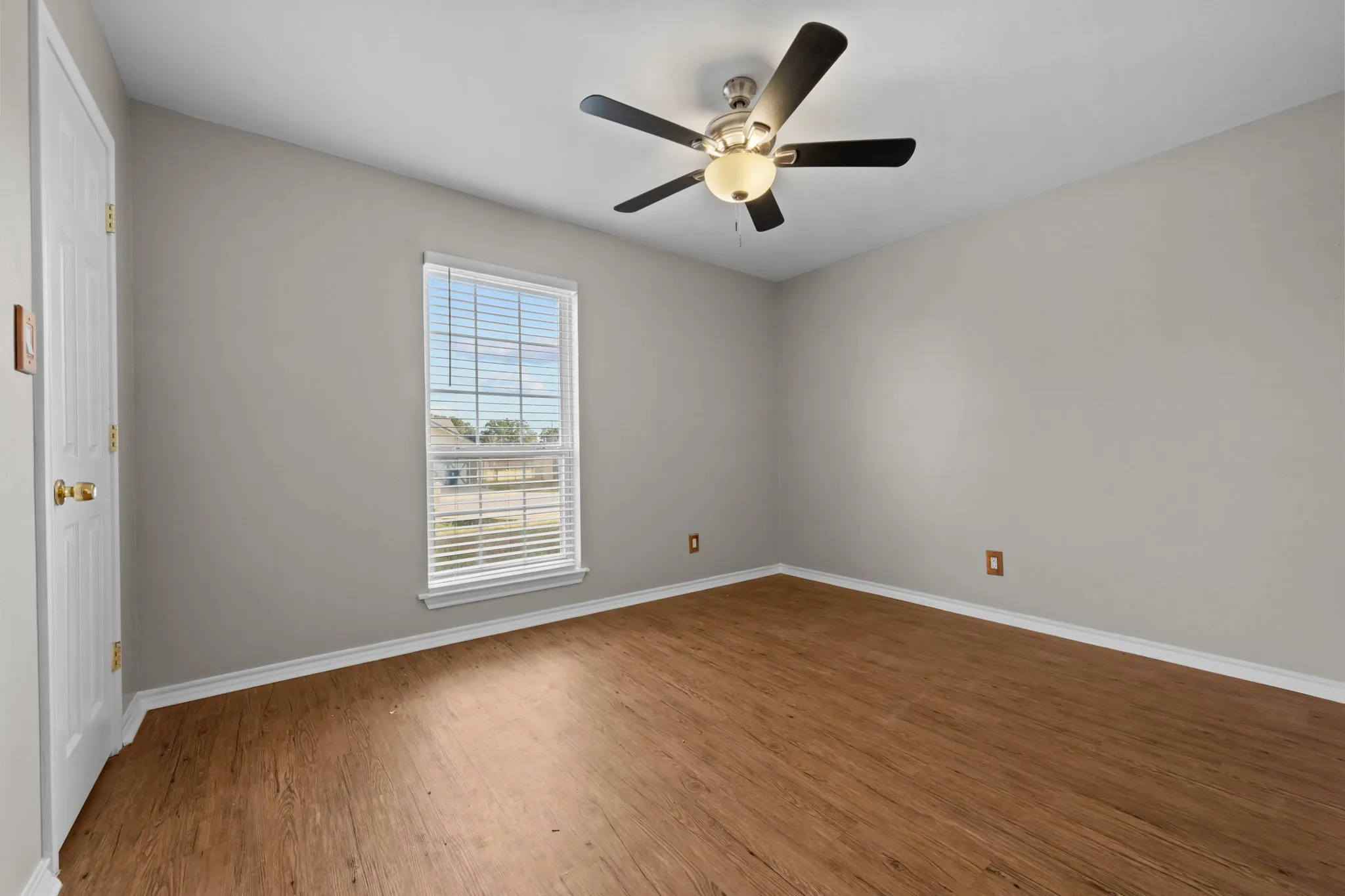 Single Family Residence For Sale in Hood County , 3904 Country Meadows Road, Granbury, Texas 76049, 3 Bedroom, 2 Bathroom, 2 Garage spaces, 1,447 Sqft, built in 2002, mls#21398139, Real Estate Agent in Granbury, Homes For Sale in Hood county, Homes For Sale in Granbury, Realtor in Granbury Texas, Real Estate Brokerage Independent Realty Texas, Luminita Cordes Realtor