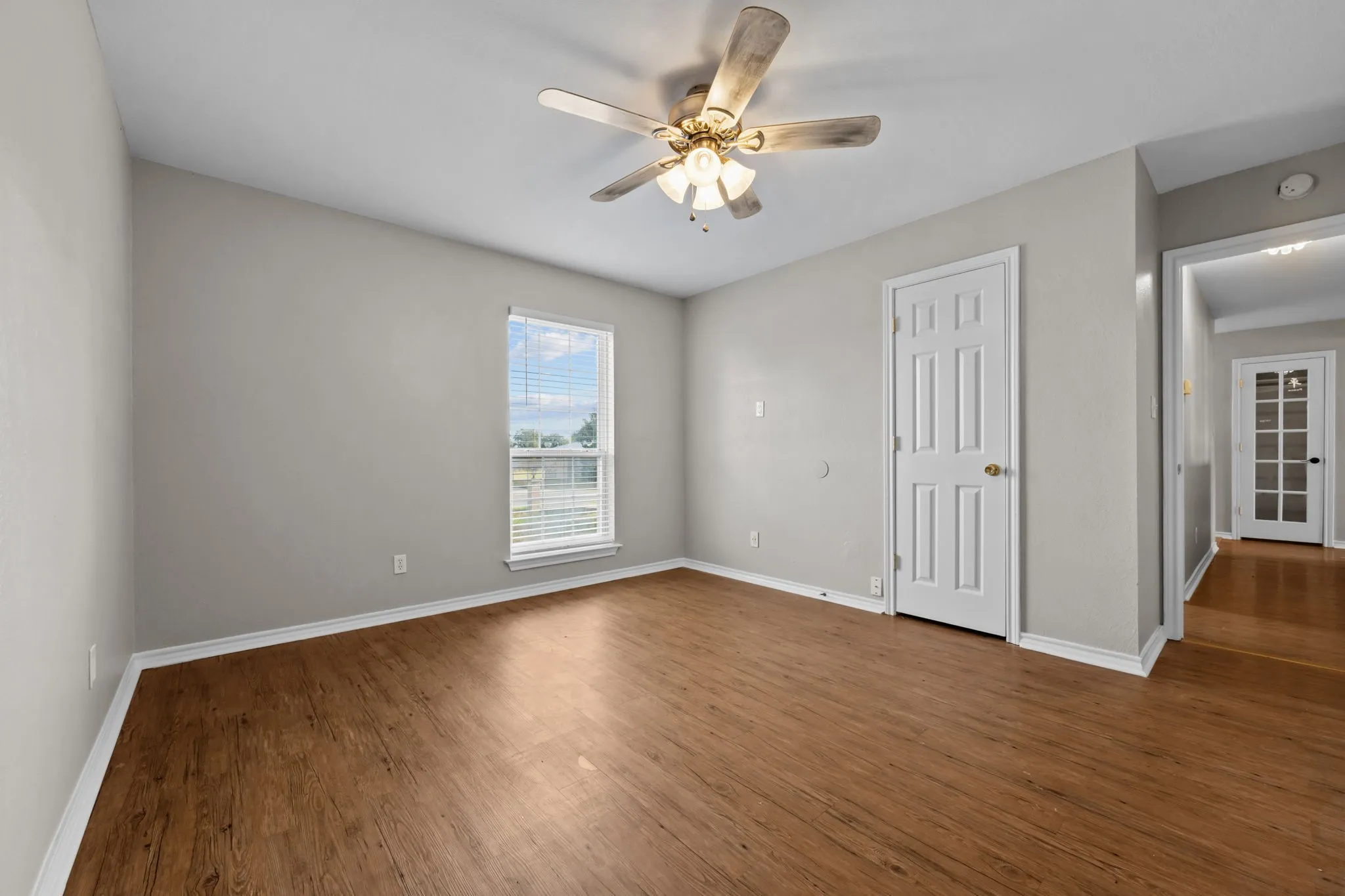 Single Family Residence For Sale in Hood County , 3904 Country Meadows Road, Granbury, Texas 76049, 3 Bedroom, 2 Bathroom, 2 Garage spaces, 1,447 Sqft, built in 2002, mls#21398139, Real Estate Agent in Granbury, Homes For Sale in Hood county, Homes For Sale in Granbury, Realtor in Granbury Texas, Real Estate Brokerage Independent Realty Texas, Luminita Cordes Realtor