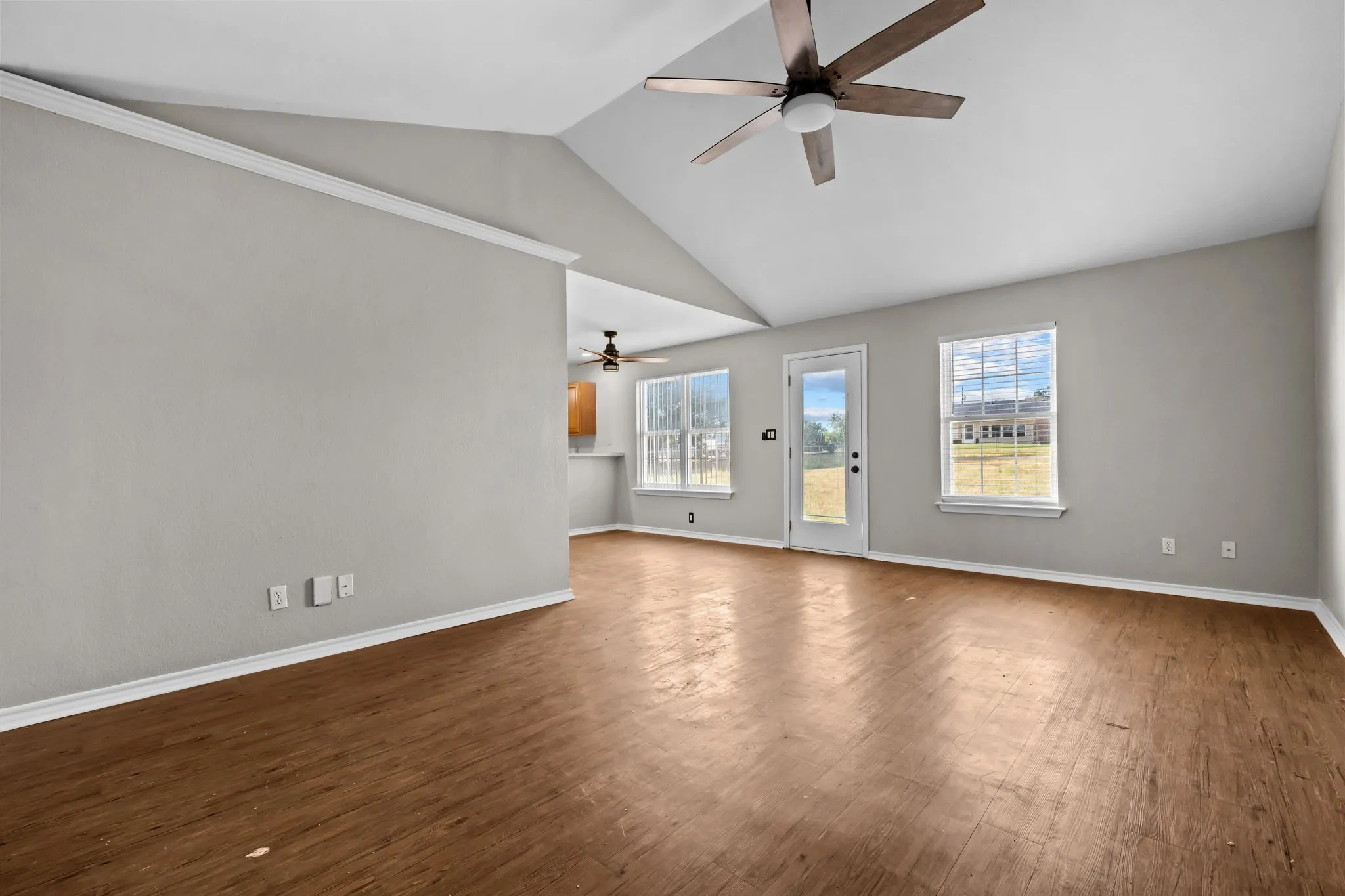 Single Family Residence For Sale in Hood County , 3904 Country Meadows Road, Granbury, Texas 76049, 3 Bedroom, 2 Bathroom, 2 Garage spaces, 1,447 Sqft, built in 2002, mls#21398139, Real Estate Agent in Granbury, Homes For Sale in Hood county, Homes For Sale in Granbury, Realtor in Granbury Texas, Real Estate Brokerage Independent Realty Texas, Luminita Cordes Realtor