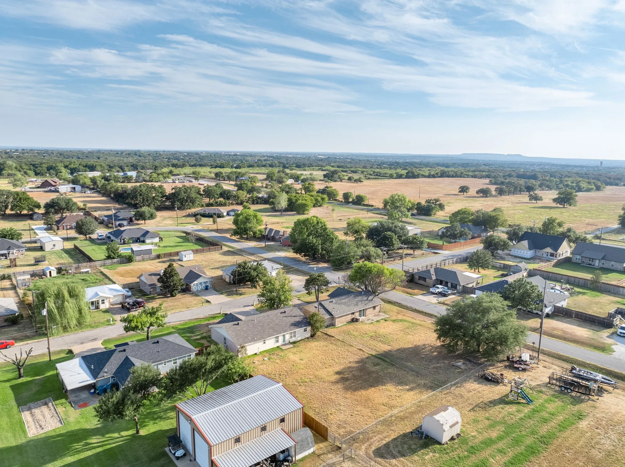 Single Family Residence For Sale in Hood County , 3904 Country Meadows Road, Granbury, Texas 76049, 3 Bedroom, 2 Bathroom, 2 Garage spaces, 1,447 Sqft, built in 2002, mls#21398139, Real Estate Agent in Granbury, Homes For Sale in Hood county, Homes For Sale in Granbury, Realtor in Granbury Texas, Real Estate Brokerage Independent Realty Texas, Luminita Cordes Realtor