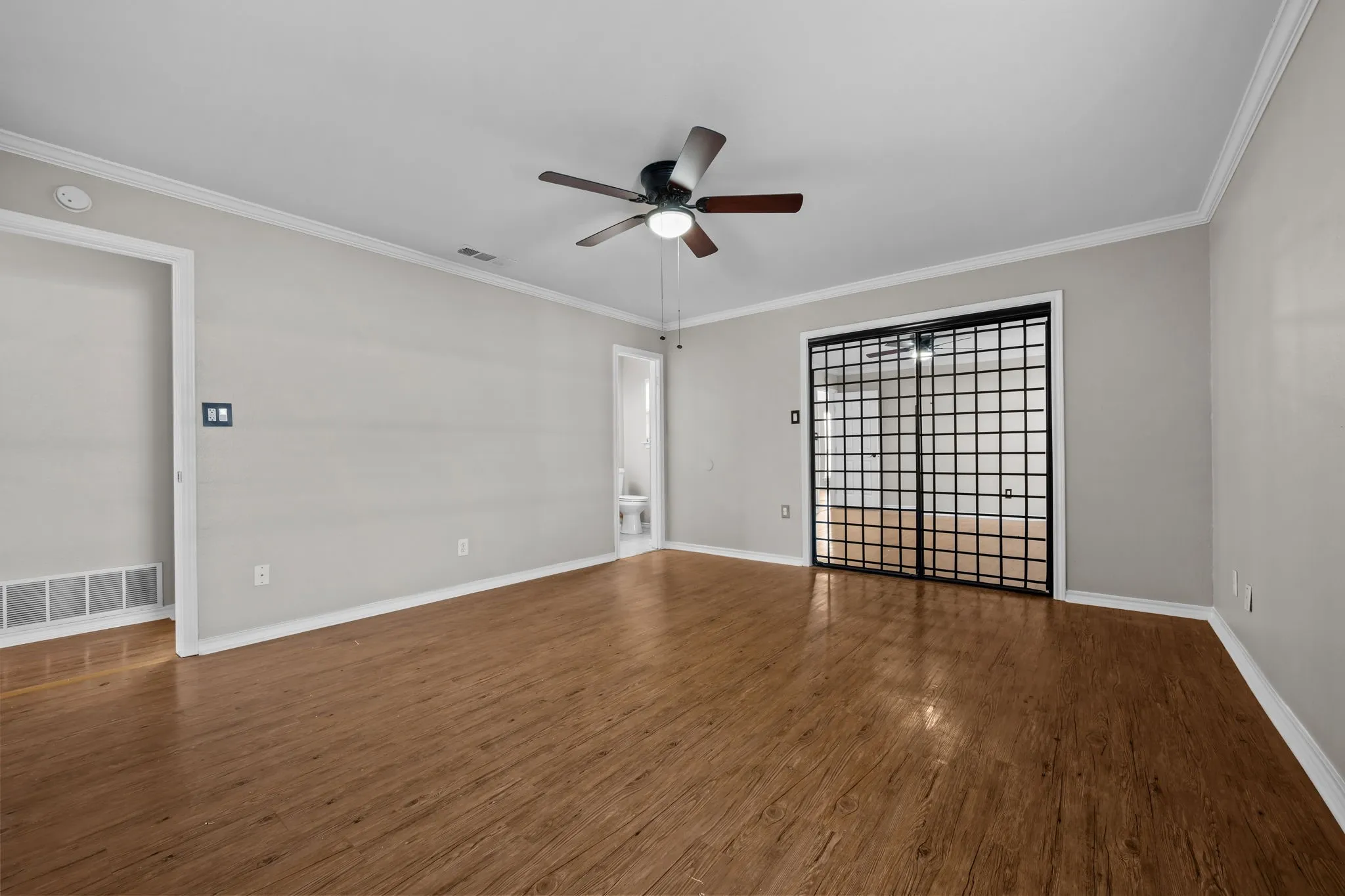 Single Family Residence For Sale in Hood County , 3904 Country Meadows Road, Granbury, Texas 76049, 3 Bedroom, 2 Bathroom, 2 Garage spaces, 1,447 Sqft, built in 2002, mls#21398139, Real Estate Agent in Granbury, Homes For Sale in Hood county, Homes For Sale in Granbury, Realtor in Granbury Texas, Real Estate Brokerage Independent Realty Texas, Luminita Cordes Realtor