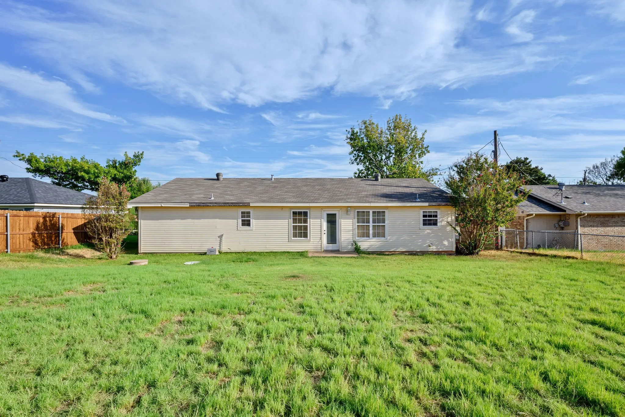 Single Family Residence For Sale in Hood County , 3904 Country Meadows Road, Granbury, Texas 76049, 3 Bedroom, 2 Bathroom, 2 Garage spaces, 1,447 Sqft, built in 2002, mls#21398139, Real Estate Agent in Granbury, Homes For Sale in Hood county, Homes For Sale in Granbury, Realtor in Granbury Texas, Real Estate Brokerage Independent Realty Texas, Luminita Cordes Realtor