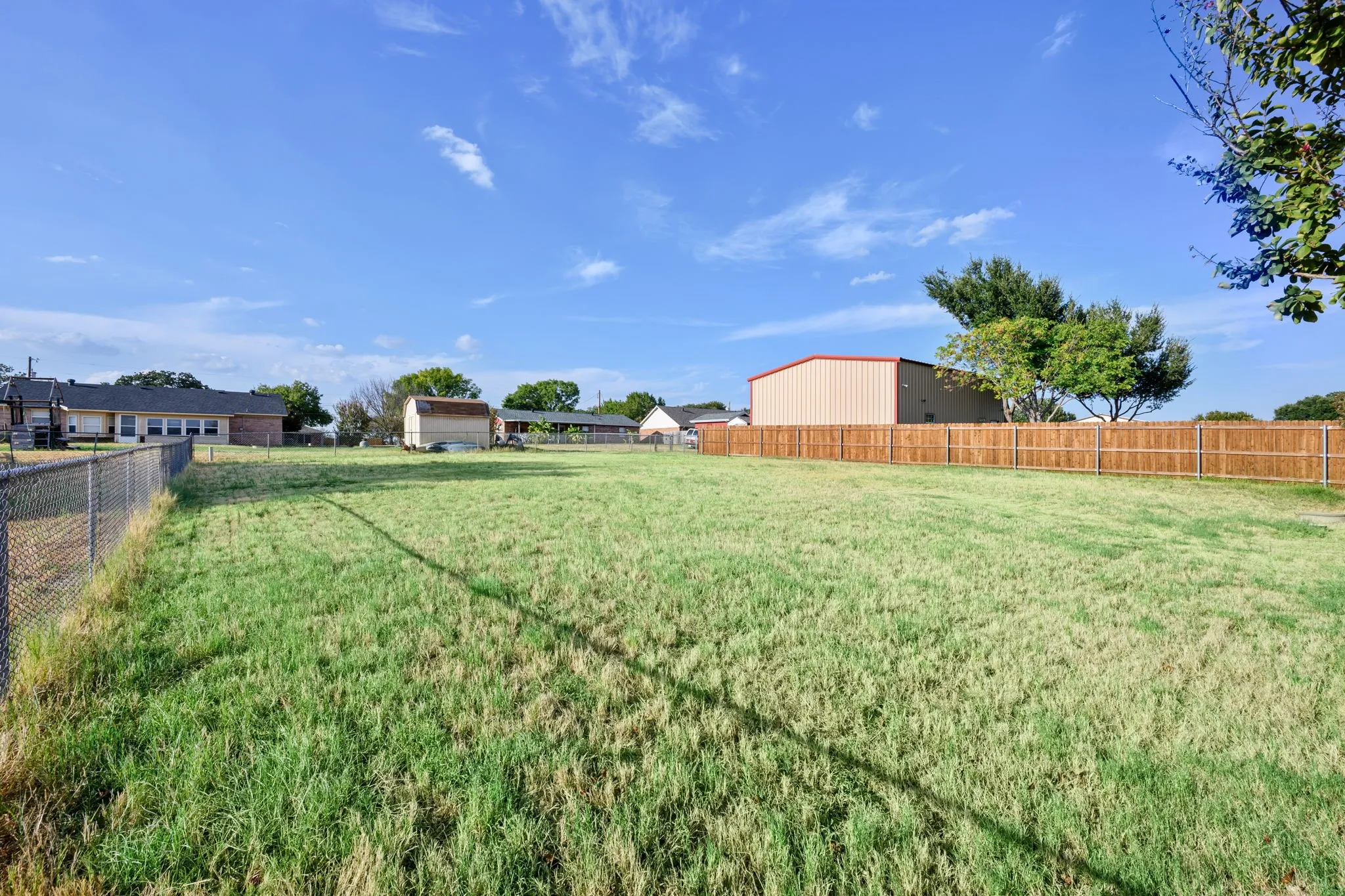 Single Family Residence For Sale in Hood County , 3904 Country Meadows Road, Granbury, Texas 76049, 3 Bedroom, 2 Bathroom, 2 Garage spaces, 1,447 Sqft, built in 2002, mls#21398139, Real Estate Agent in Granbury, Homes For Sale in Hood county, Homes For Sale in Granbury, Realtor in Granbury Texas, Real Estate Brokerage Independent Realty Texas, Luminita Cordes Realtor