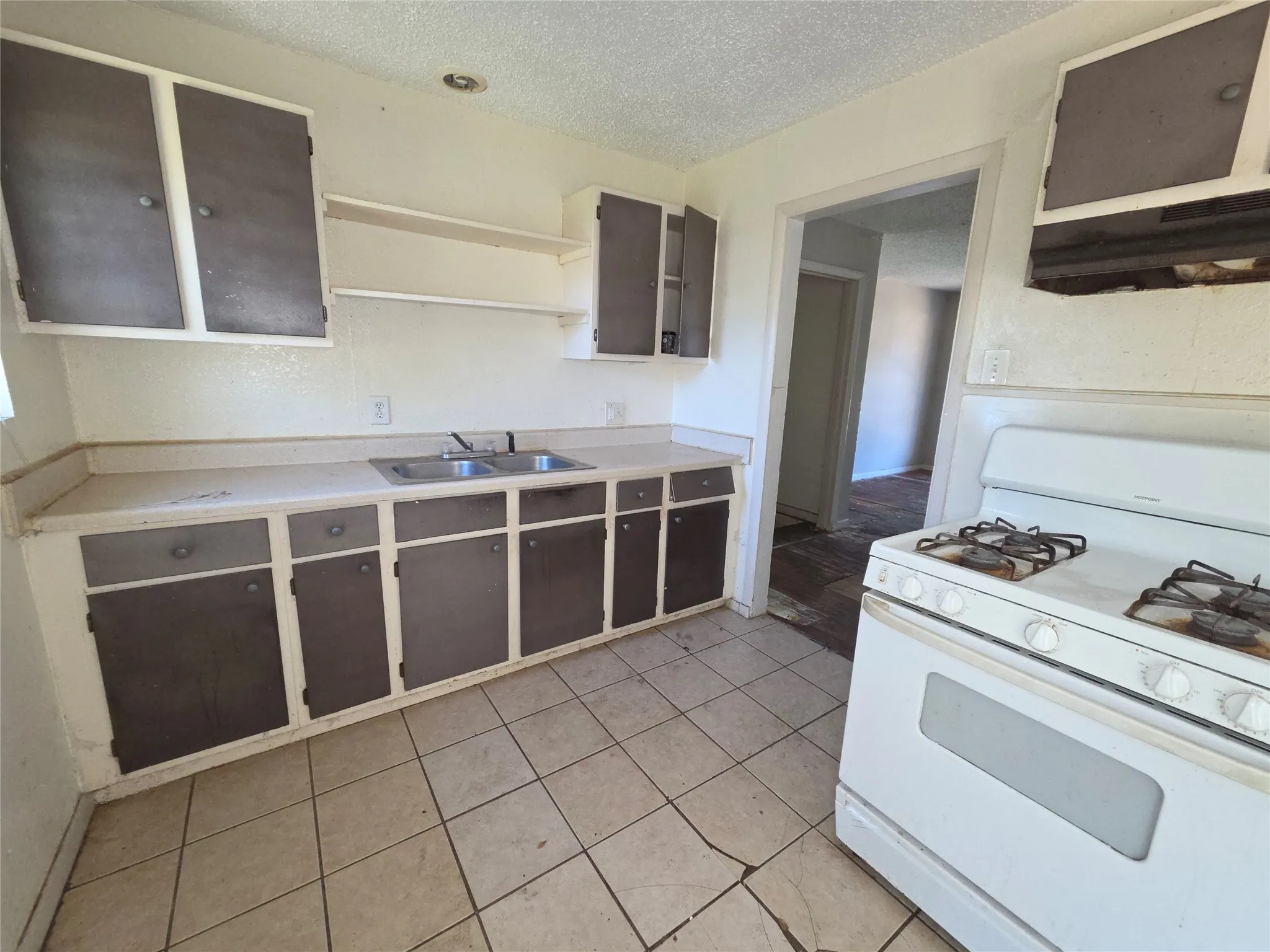 Single Family Residence For Sale in Tarrant County , 619 Truman Street, Arlington, Texas 76011, 2 Bedroom, 1 Bathroom, 1 Garage spaces, 938 Sqft, built in 1958, mls#21404295, Real Estate Agent in Arlington, Homes For Sale in Tarrant county, Homes For Sale in Arlington, Realtor in Arlington Texas, Real Estate Brokerage Independent Realty Texas, Luminita Cordes Realtor