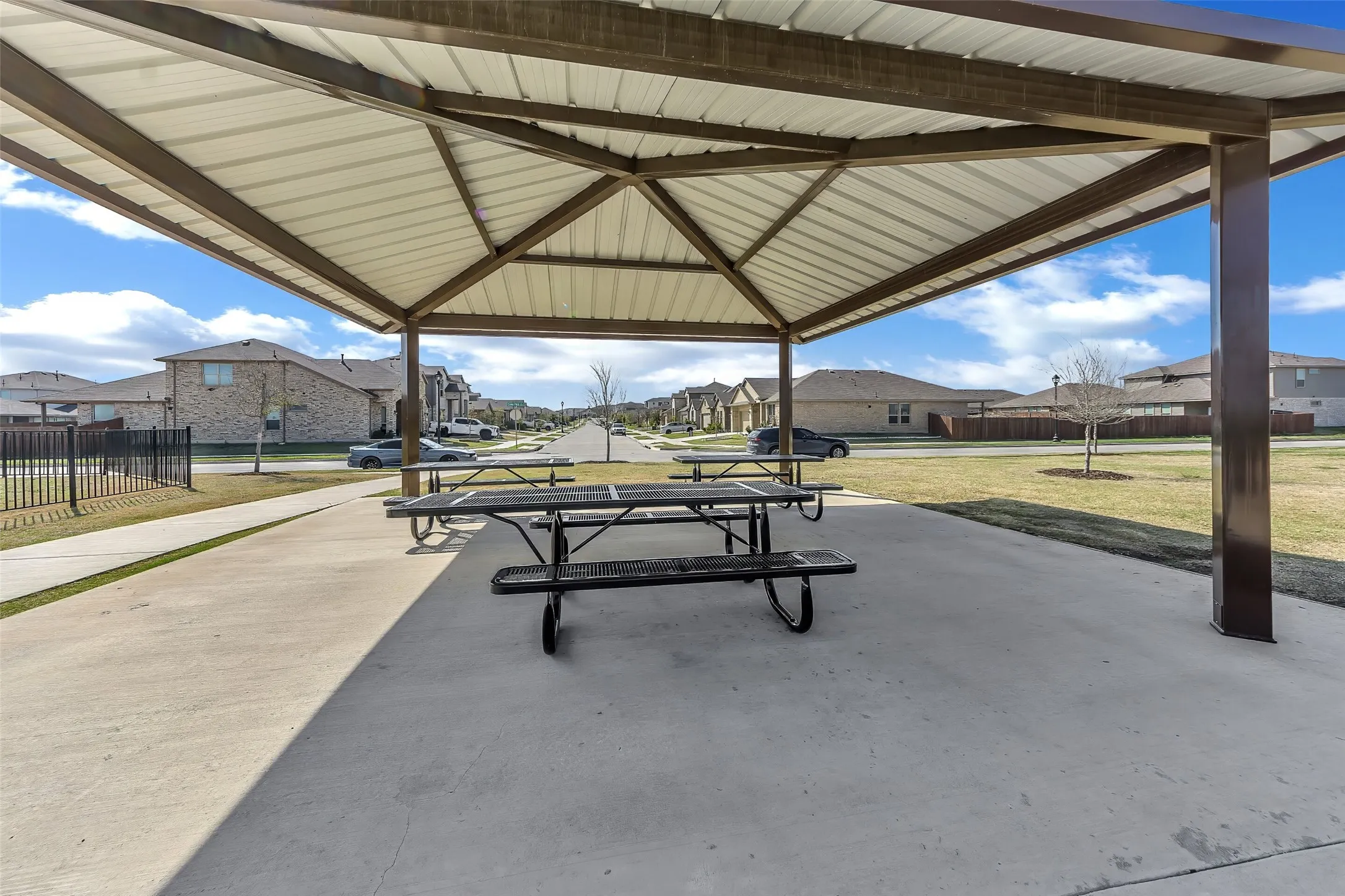 Single Family Residence For Sale in Tarrant County , 232 Drumcliffe Drive, Fort Worth, Texas 76052, 4 Bedroom, 2 Bathroom, 2 Garage spaces, 2,022 Sqft, built in 2022, mls#21404296, Real Estate Agent in Fort Worth, Homes For Sale in Tarrant county, Homes For Sale in Fort Worth, Realtor in Fort Worth Texas, Real Estate Brokerage Independent Realty Texas, Luminita Cordes Realtor