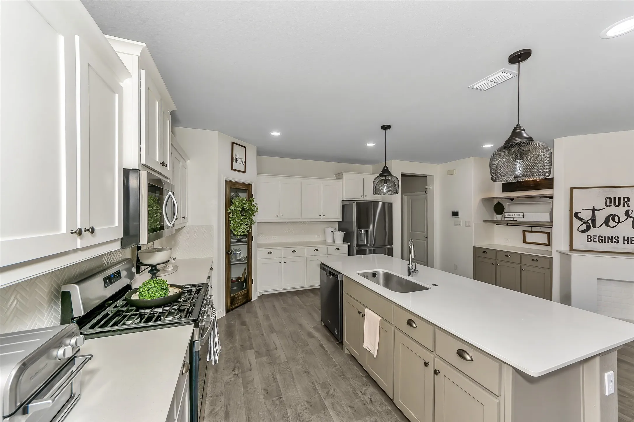 Single Family Residence For Sale in Tarrant County , 232 Drumcliffe Drive, Fort Worth, Texas 76052, 4 Bedroom, 2 Bathroom, 2 Garage spaces, 2,022 Sqft, built in 2022, mls#21404296, Real Estate Agent in Fort Worth, Homes For Sale in Tarrant county, Homes For Sale in Fort Worth, Realtor in Fort Worth Texas, Real Estate Brokerage Independent Realty Texas, Luminita Cordes Realtor