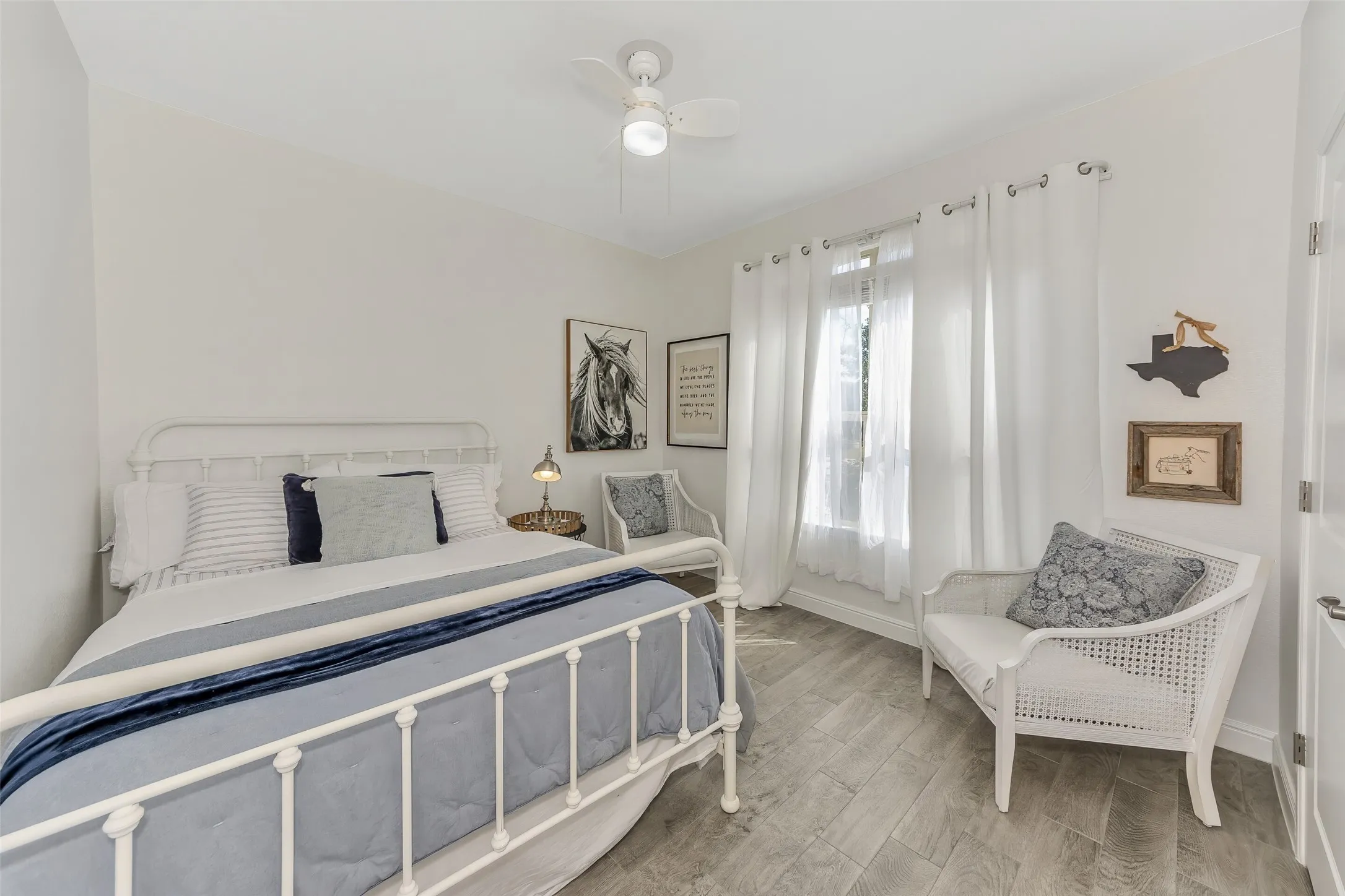 Single Family Residence For Sale in Tarrant County , 232 Drumcliffe Drive, Fort Worth, Texas 76052, 4 Bedroom, 2 Bathroom, 2 Garage spaces, 2,022 Sqft, built in 2022, mls#21404296, Real Estate Agent in Fort Worth, Homes For Sale in Tarrant county, Homes For Sale in Fort Worth, Realtor in Fort Worth Texas, Real Estate Brokerage Independent Realty Texas, Luminita Cordes Realtor