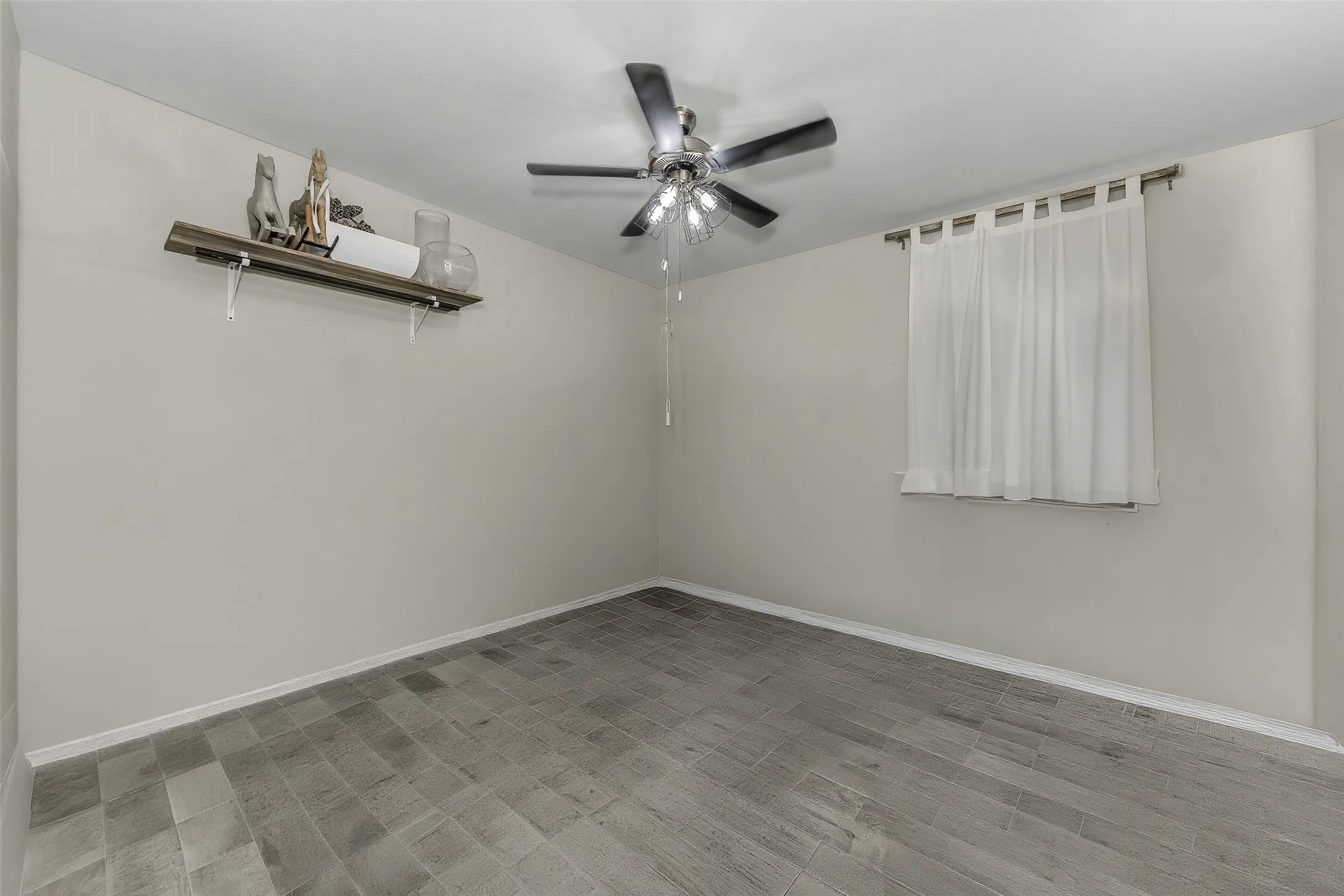 Single Family Residence For Sale in Tarrant County , 232 Drumcliffe Drive, Fort Worth, Texas 76052, 4 Bedroom, 2 Bathroom, 2 Garage spaces, 2,022 Sqft, built in 2022, mls#21404296, Real Estate Agent in Fort Worth, Homes For Sale in Tarrant county, Homes For Sale in Fort Worth, Realtor in Fort Worth Texas, Real Estate Brokerage Independent Realty Texas, Luminita Cordes Realtor