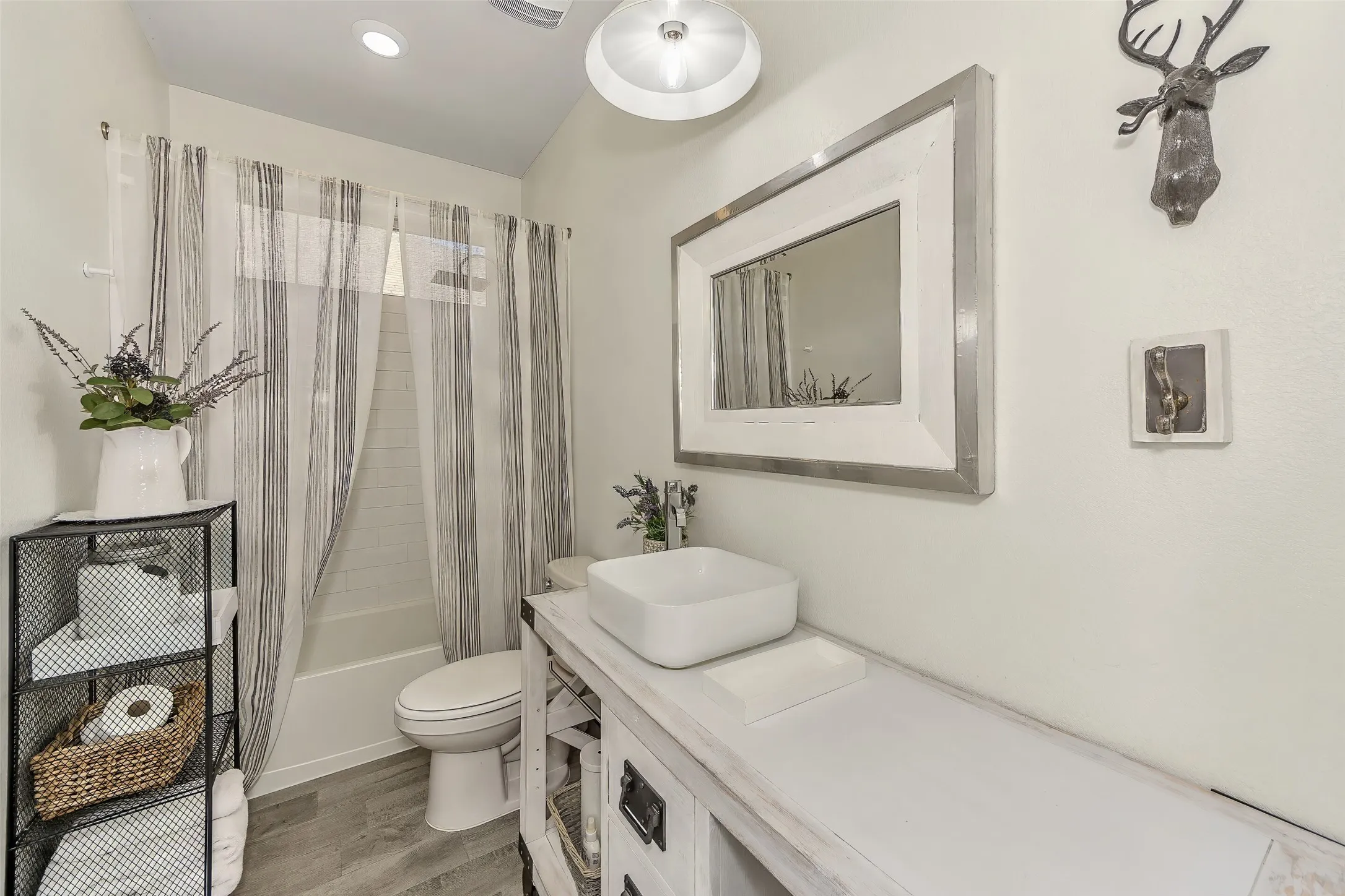 Single Family Residence For Sale in Tarrant County , 232 Drumcliffe Drive, Fort Worth, Texas 76052, 4 Bedroom, 2 Bathroom, 2 Garage spaces, 2,022 Sqft, built in 2022, mls#21404296, Real Estate Agent in Fort Worth, Homes For Sale in Tarrant county, Homes For Sale in Fort Worth, Realtor in Fort Worth Texas, Real Estate Brokerage Independent Realty Texas, Luminita Cordes Realtor
