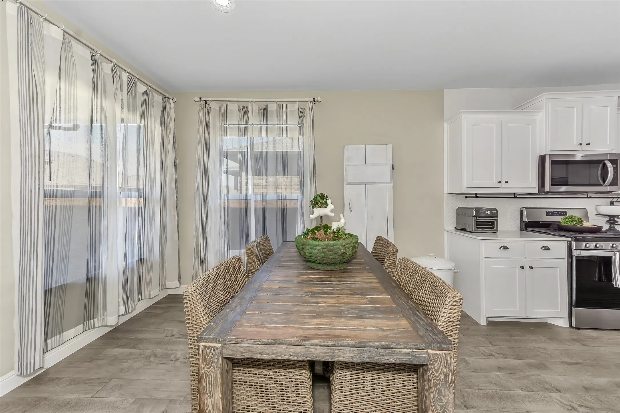 Single Family Residence For Sale in Tarrant County , 232 Drumcliffe Drive, Fort Worth, Texas 76052, 4 Bedroom, 2 Bathroom, 2 Garage spaces, 2,022 Sqft, built in 2022, mls#21404296, Real Estate Agent in Fort Worth, Homes For Sale in Tarrant county, Homes For Sale in Fort Worth, Realtor in Fort Worth Texas, Real Estate Brokerage Independent Realty Texas, Luminita Cordes Realtor