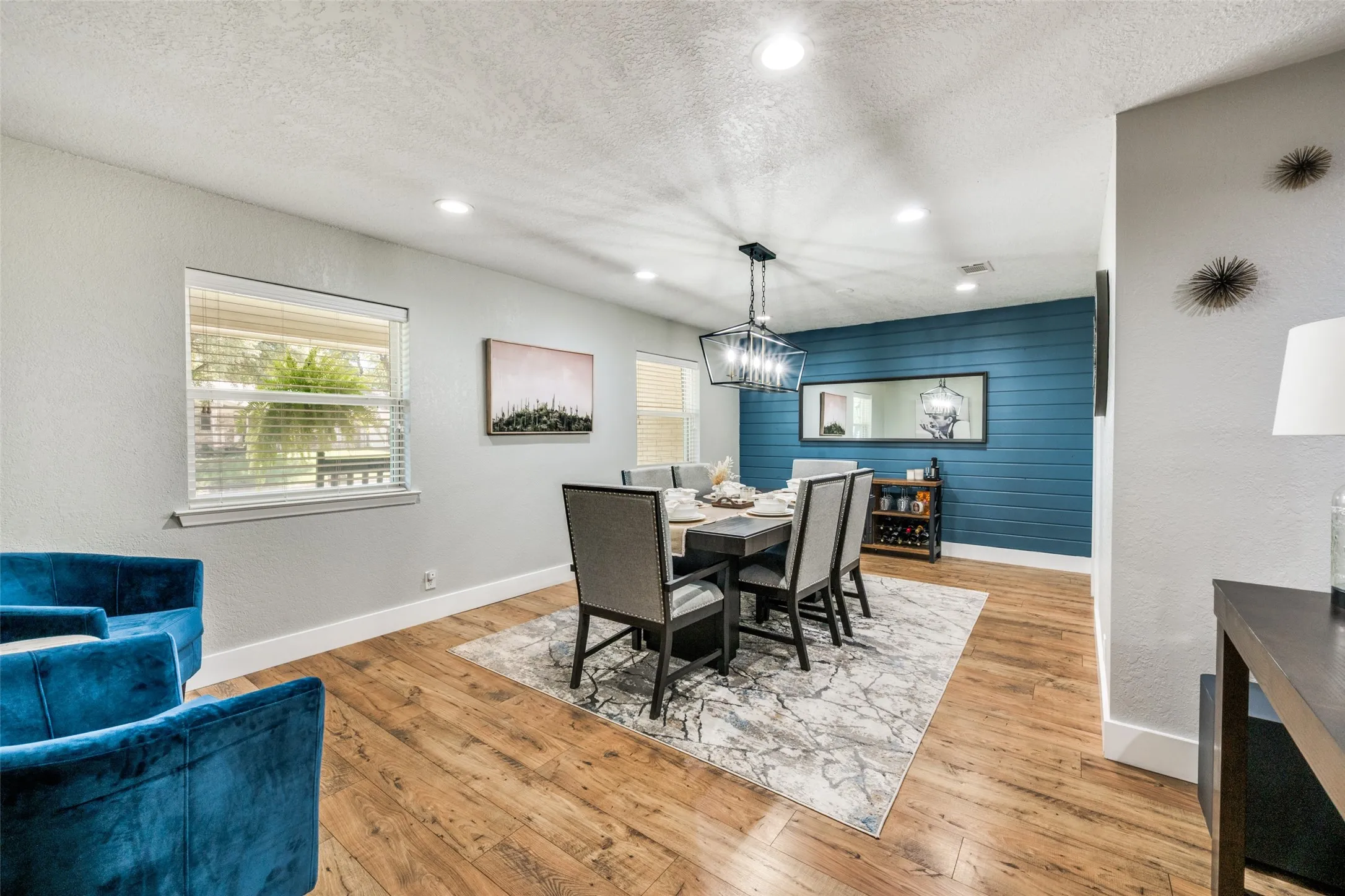 Single Family Residence For Sale in Tarrant County , 820 Overhill Drive, Hurst, Texas 76053, 3 Bedroom, 3 Bathroom, 2 Garage spaces, 2,238 Sqft, built in 1964, mls#21403643, Real Estate Agent in Hurst, Homes For Sale in Tarrant county, Homes For Sale in Hurst, Realtor in Hurst Texas, Real Estate Brokerage Independent Realty Texas, Luminita Cordes Realtor