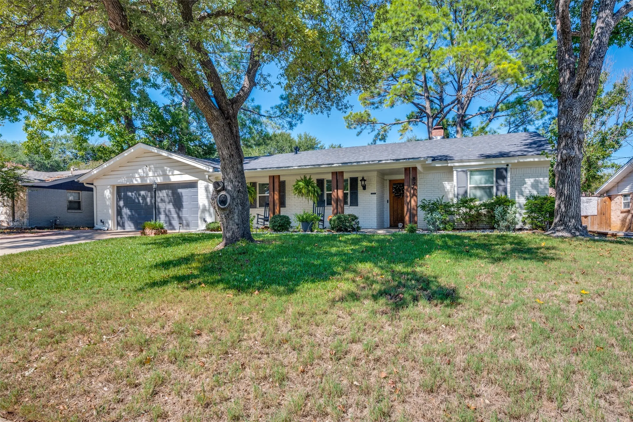 Single Family Residence For Sale in Tarrant County , 820 Overhill Drive, Hurst, Texas 76053, 3 Bedroom, 3 Bathroom, 2 Garage spaces, 2,238 Sqft, built in 1964, mls#21403643, Real Estate Agent in Hurst, Homes For Sale in Tarrant county, Homes For Sale in Hurst, Realtor in Hurst Texas, Real Estate Brokerage Independent Realty Texas, Luminita Cordes Realtor