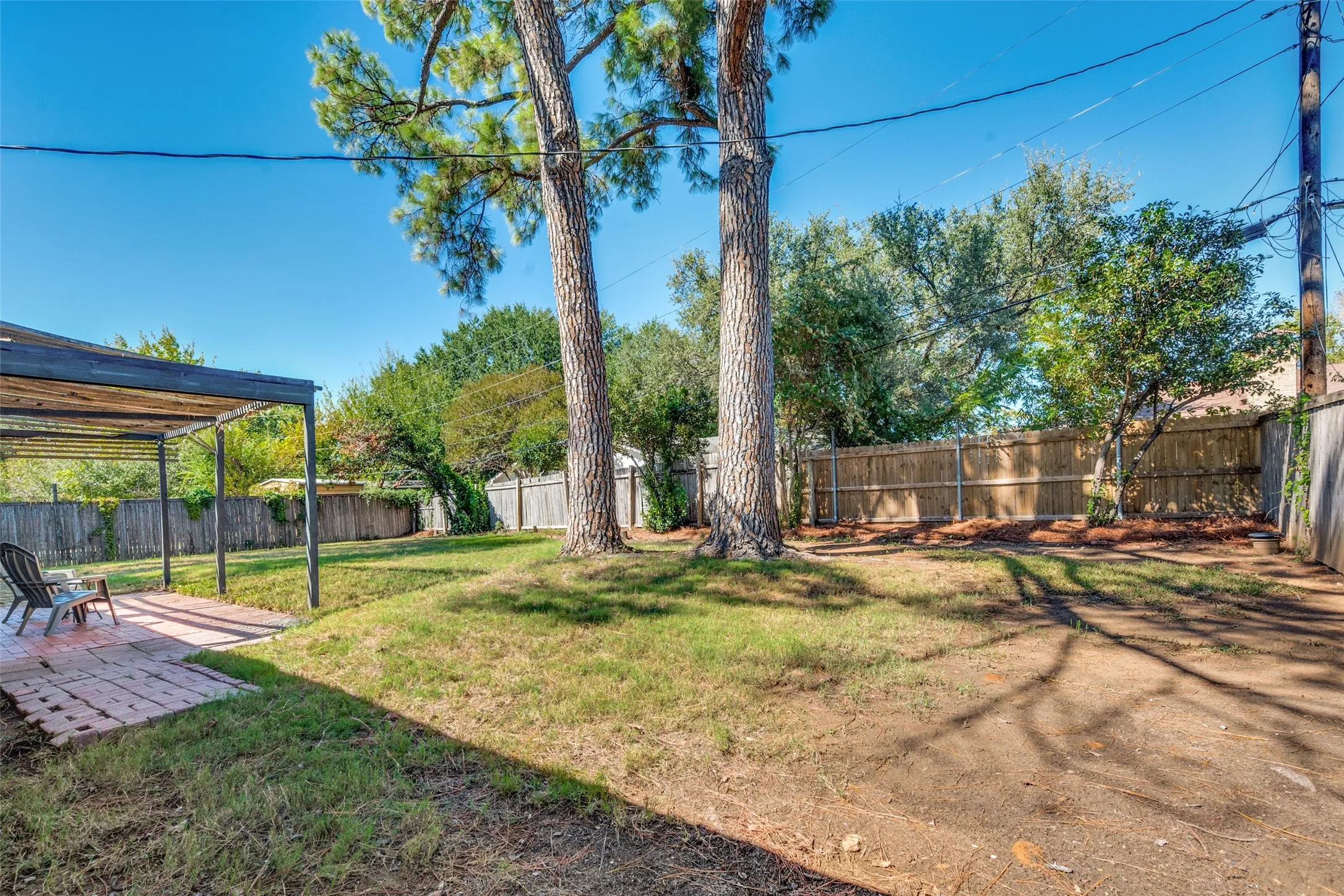 Single Family Residence For Sale in Tarrant County , 820 Overhill Drive, Hurst, Texas 76053, 3 Bedroom, 3 Bathroom, 2 Garage spaces, 2,238 Sqft, built in 1964, mls#21403643, Real Estate Agent in Hurst, Homes For Sale in Tarrant county, Homes For Sale in Hurst, Realtor in Hurst Texas, Real Estate Brokerage Independent Realty Texas, Luminita Cordes Realtor
