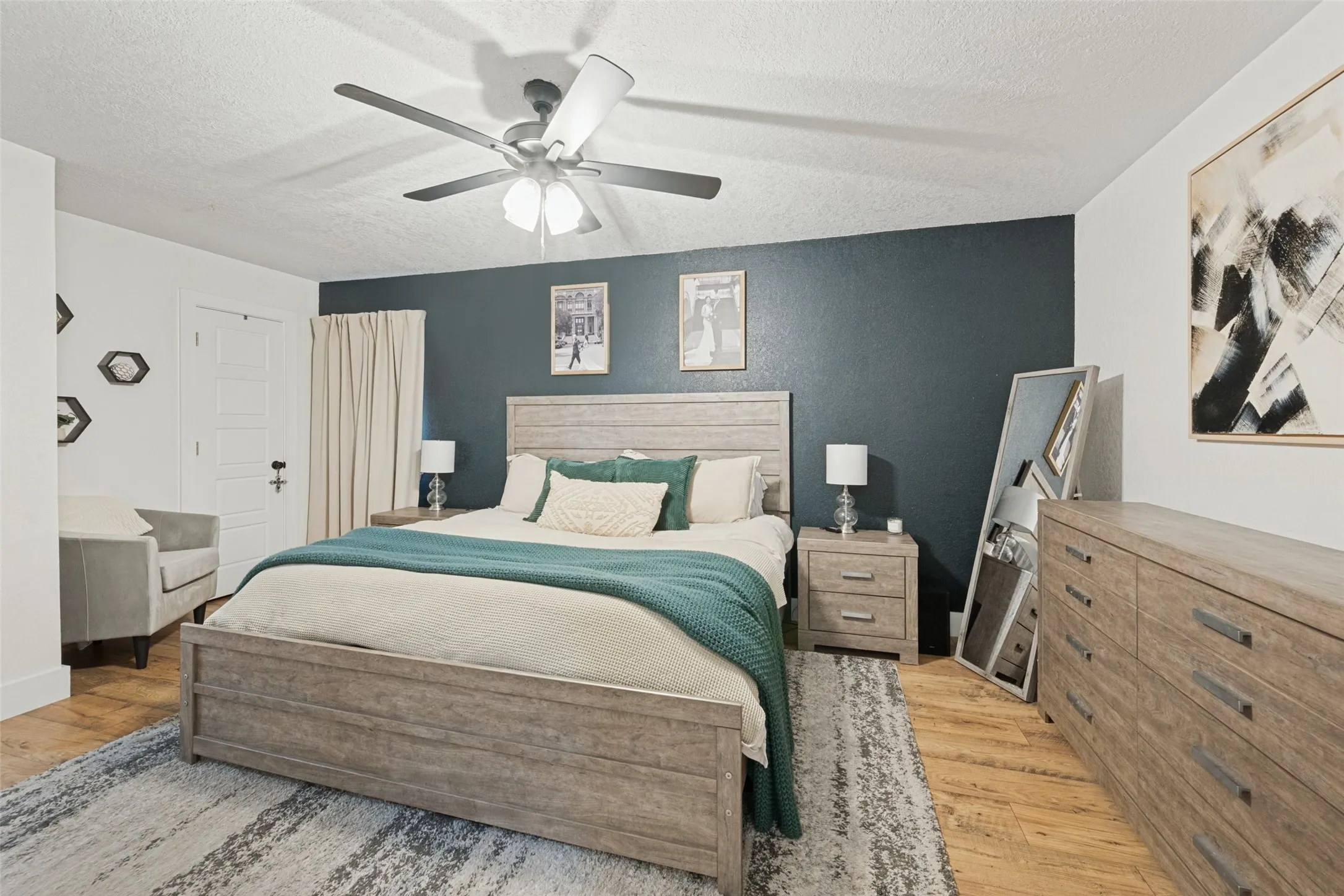 Single Family Residence For Sale in Tarrant County , 820 Overhill Drive, Hurst, Texas 76053, 3 Bedroom, 3 Bathroom, 2 Garage spaces, 2,238 Sqft, built in 1964, mls#21403643, Real Estate Agent in Hurst, Homes For Sale in Tarrant county, Homes For Sale in Hurst, Realtor in Hurst Texas, Real Estate Brokerage Independent Realty Texas, Luminita Cordes Realtor