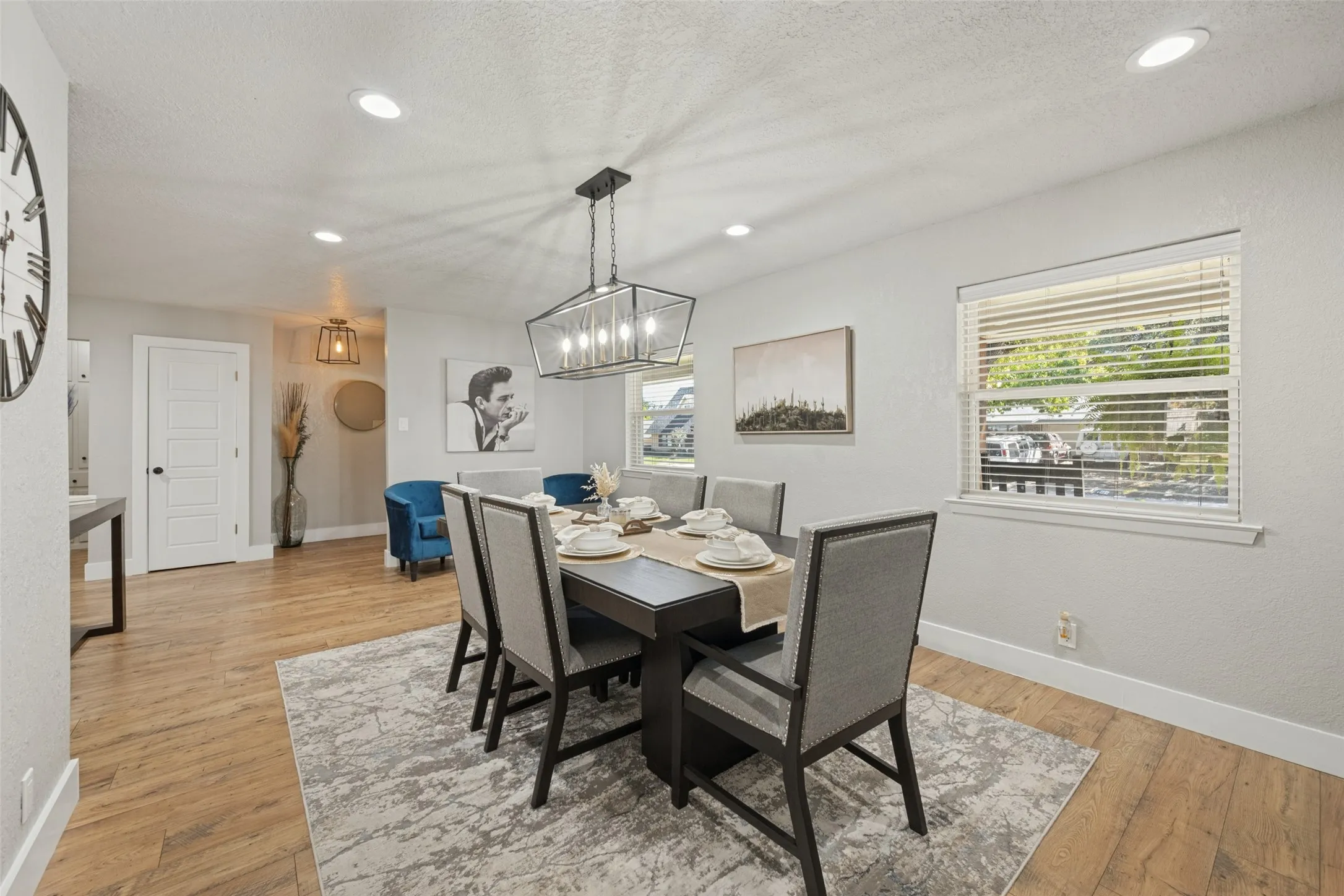 Single Family Residence For Sale in Tarrant County , 820 Overhill Drive, Hurst, Texas 76053, 3 Bedroom, 3 Bathroom, 2 Garage spaces, 2,238 Sqft, built in 1964, mls#21403643, Real Estate Agent in Hurst, Homes For Sale in Tarrant county, Homes For Sale in Hurst, Realtor in Hurst Texas, Real Estate Brokerage Independent Realty Texas, Luminita Cordes Realtor