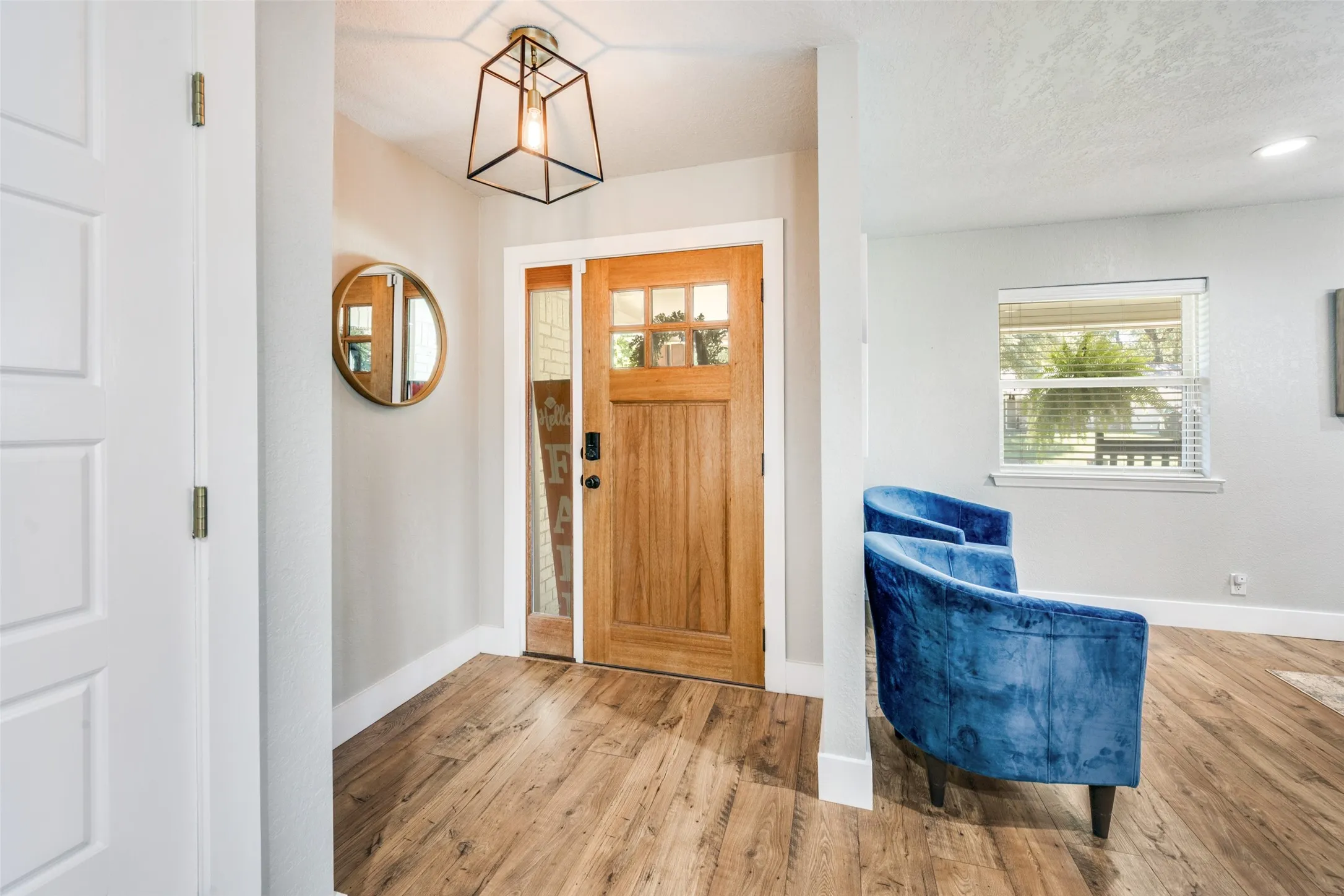 Single Family Residence For Sale in Tarrant County , 820 Overhill Drive, Hurst, Texas 76053, 3 Bedroom, 3 Bathroom, 2 Garage spaces, 2,238 Sqft, built in 1964, mls#21403643, Real Estate Agent in Hurst, Homes For Sale in Tarrant county, Homes For Sale in Hurst, Realtor in Hurst Texas, Real Estate Brokerage Independent Realty Texas, Luminita Cordes Realtor
