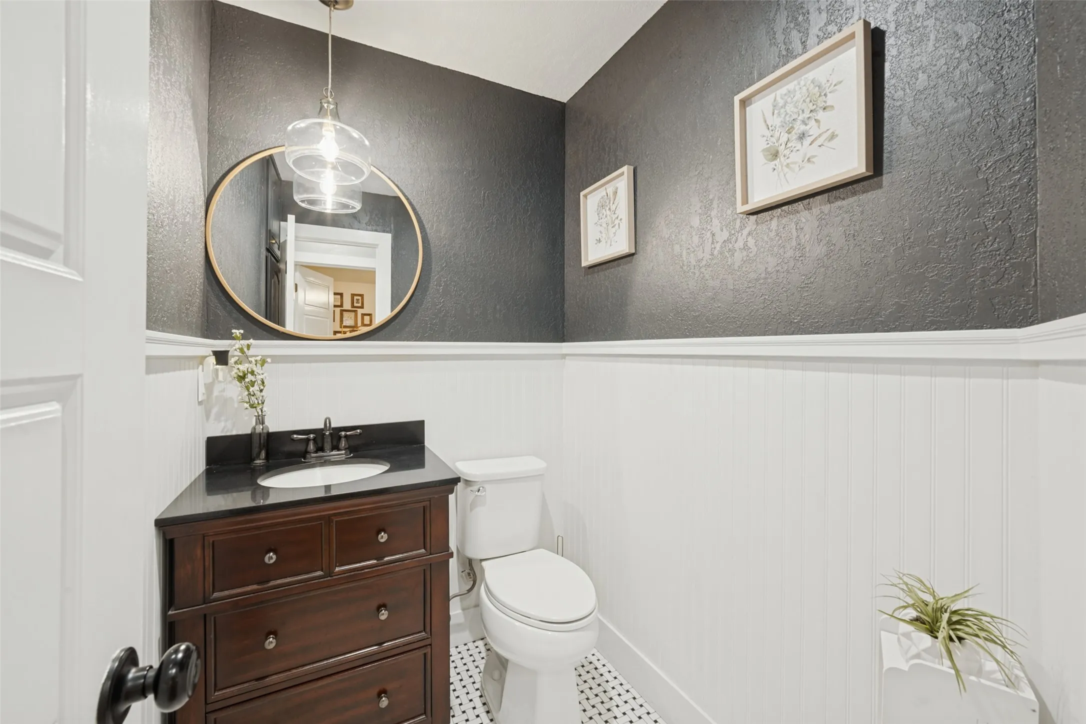 Single Family Residence For Sale in Tarrant County , 820 Overhill Drive, Hurst, Texas 76053, 3 Bedroom, 3 Bathroom, 2 Garage spaces, 2,238 Sqft, built in 1964, mls#21403643, Real Estate Agent in Hurst, Homes For Sale in Tarrant county, Homes For Sale in Hurst, Realtor in Hurst Texas, Real Estate Brokerage Independent Realty Texas, Luminita Cordes Realtor