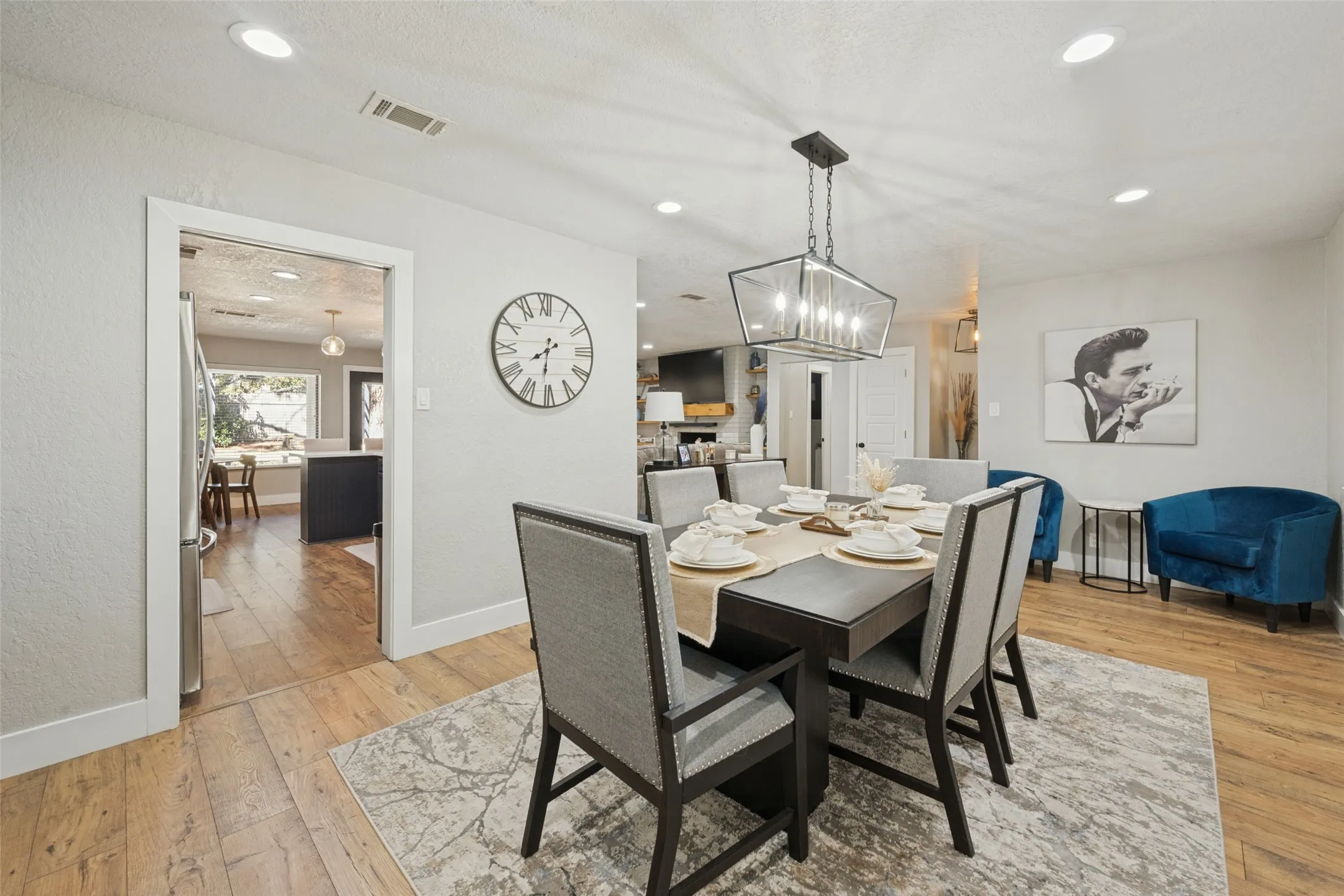 Single Family Residence For Sale in Tarrant County , 820 Overhill Drive, Hurst, Texas 76053, 3 Bedroom, 3 Bathroom, 2 Garage spaces, 2,238 Sqft, built in 1964, mls#21403643, Real Estate Agent in Hurst, Homes For Sale in Tarrant county, Homes For Sale in Hurst, Realtor in Hurst Texas, Real Estate Brokerage Independent Realty Texas, Luminita Cordes Realtor