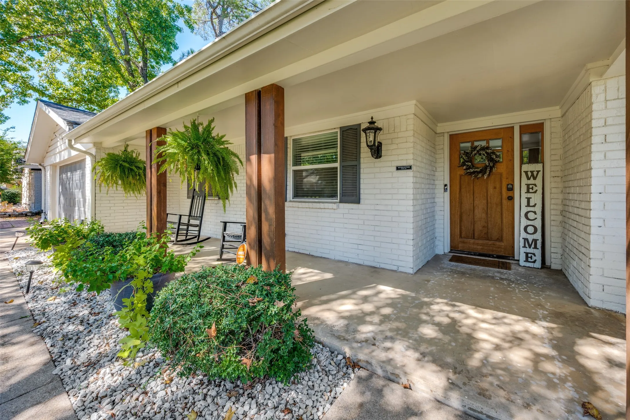 Single Family Residence For Sale in Tarrant County , 820 Overhill Drive, Hurst, Texas 76053, 3 Bedroom, 3 Bathroom, 2 Garage spaces, 2,238 Sqft, built in 1964, mls#21403643, Real Estate Agent in Hurst, Homes For Sale in Tarrant county, Homes For Sale in Hurst, Realtor in Hurst Texas, Real Estate Brokerage Independent Realty Texas, Luminita Cordes Realtor