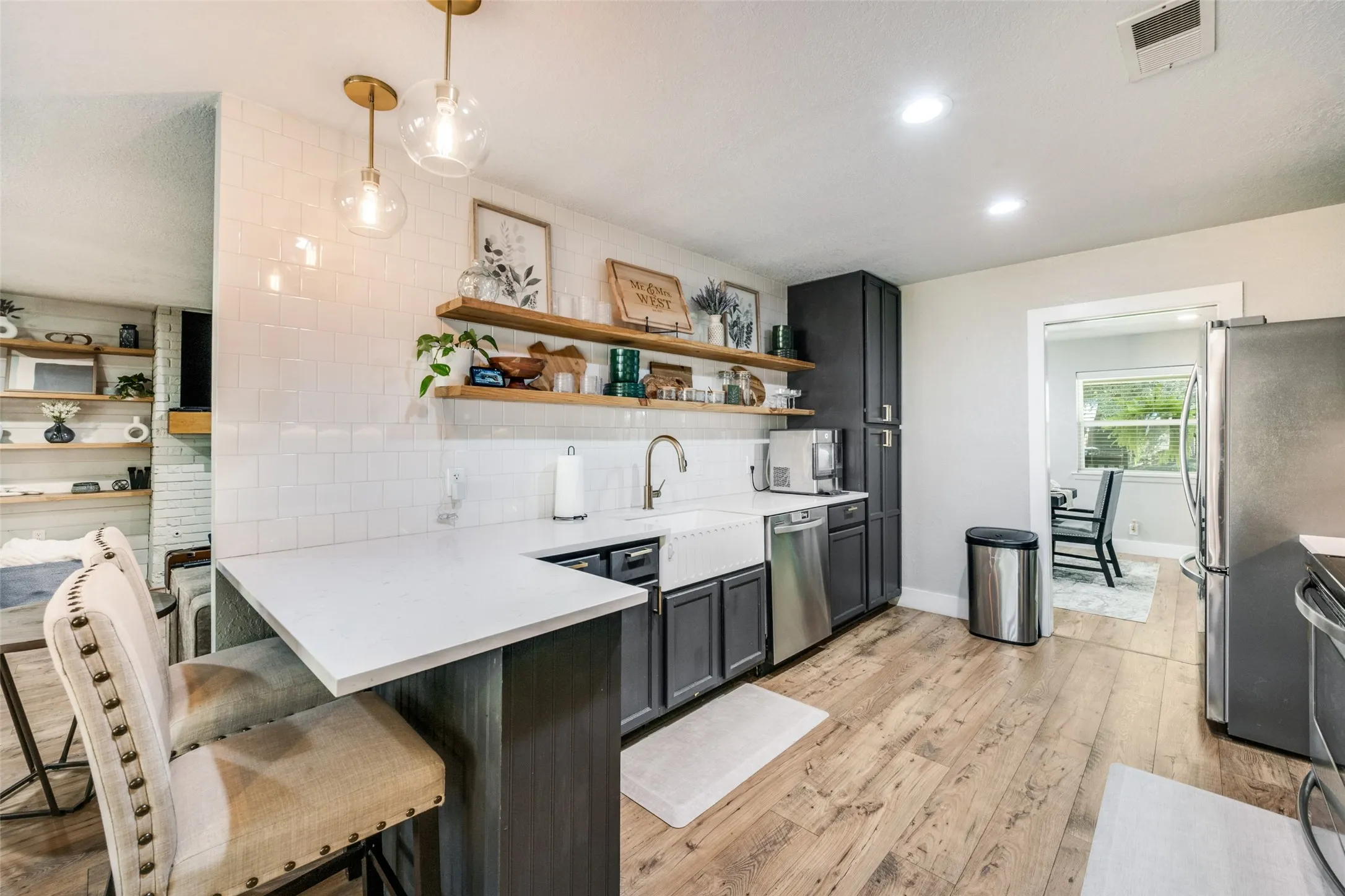 Single Family Residence For Sale in Tarrant County , 820 Overhill Drive, Hurst, Texas 76053, 3 Bedroom, 3 Bathroom, 2 Garage spaces, 2,238 Sqft, built in 1964, mls#21403643, Real Estate Agent in Hurst, Homes For Sale in Tarrant county, Homes For Sale in Hurst, Realtor in Hurst Texas, Real Estate Brokerage Independent Realty Texas, Luminita Cordes Realtor