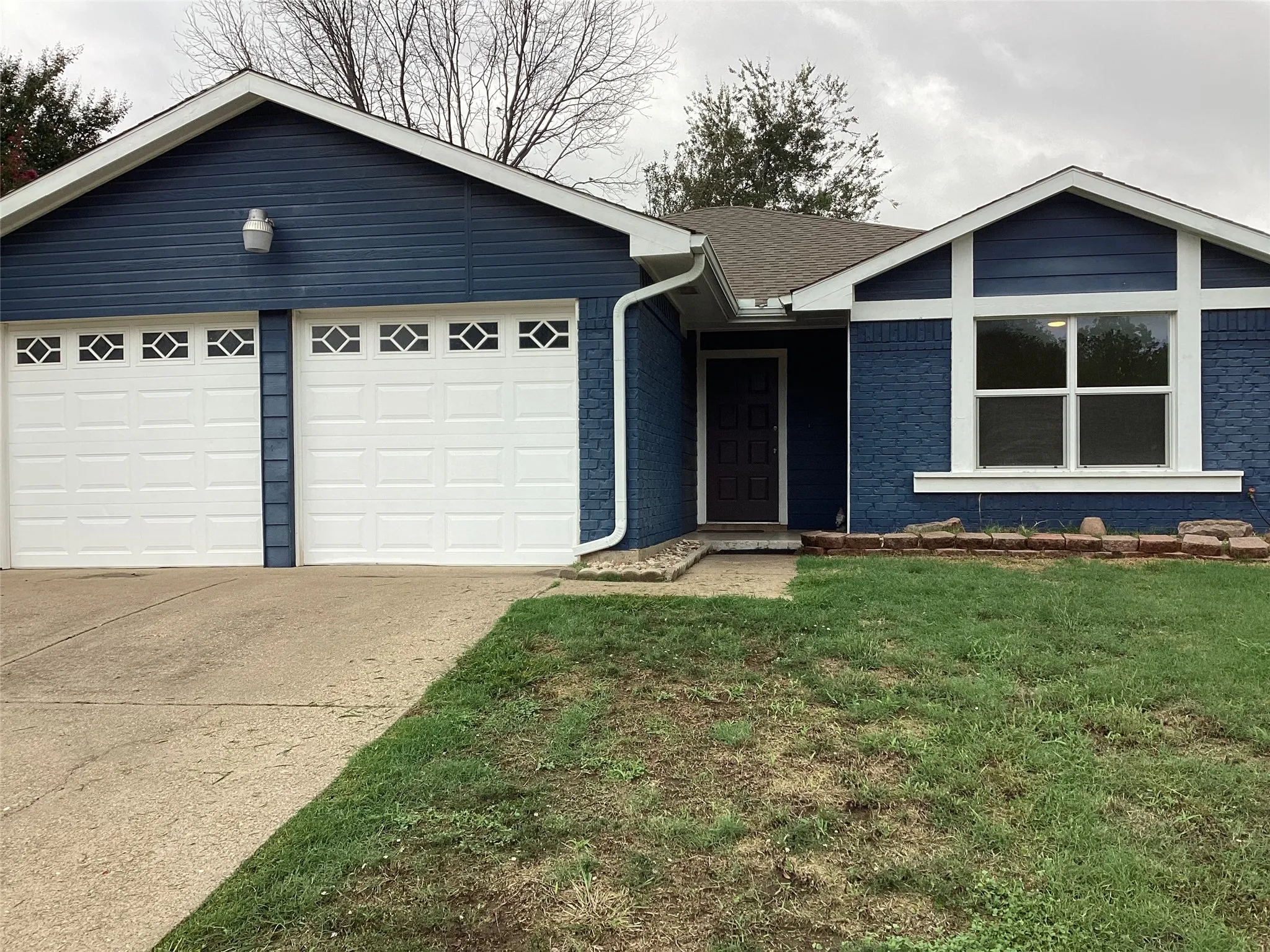 Single Family Residence For Sale in Tarrant County , 411 Lantana Drive, Arlington, Texas 76018, 3 Bedroom, 2 Bathroom, 2 Garage spaces, 1,488 Sqft, built in 1984, mls#21404298, Real Estate Agent in Arlington, Homes For Sale in Tarrant county, Homes For Sale in Arlington, Realtor in Arlington Texas, Real Estate Brokerage Independent Realty Texas, Luminita Cordes Realtor