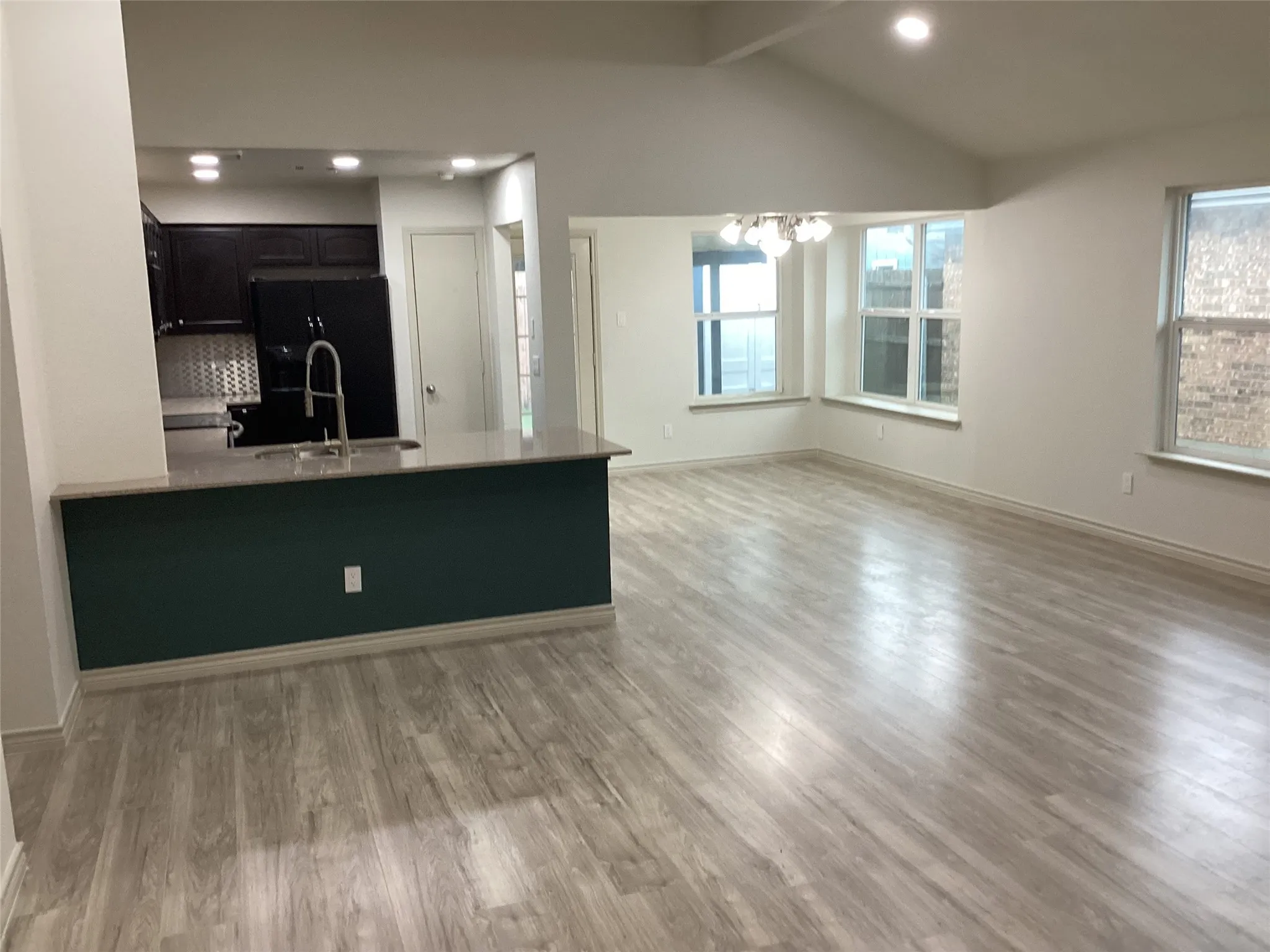 Single Family Residence For Sale in Tarrant County , 411 Lantana Drive, Arlington, Texas 76018, 3 Bedroom, 2 Bathroom, 2 Garage spaces, 1,488 Sqft, built in 1984, mls#21404298, Real Estate Agent in Arlington, Homes For Sale in Tarrant county, Homes For Sale in Arlington, Realtor in Arlington Texas, Real Estate Brokerage Independent Realty Texas, Luminita Cordes Realtor
