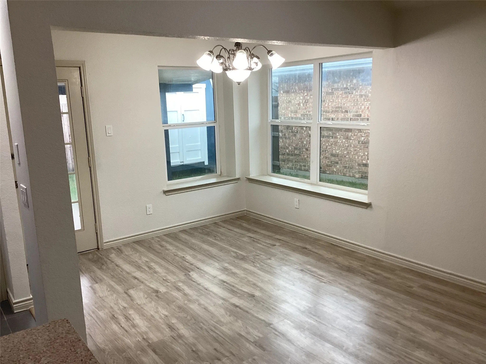 Single Family Residence For Sale in Tarrant County , 411 Lantana Drive, Arlington, Texas 76018, 3 Bedroom, 2 Bathroom, 2 Garage spaces, 1,488 Sqft, built in 1984, mls#21404298, Real Estate Agent in Arlington, Homes For Sale in Tarrant county, Homes For Sale in Arlington, Realtor in Arlington Texas, Real Estate Brokerage Independent Realty Texas, Luminita Cordes Realtor