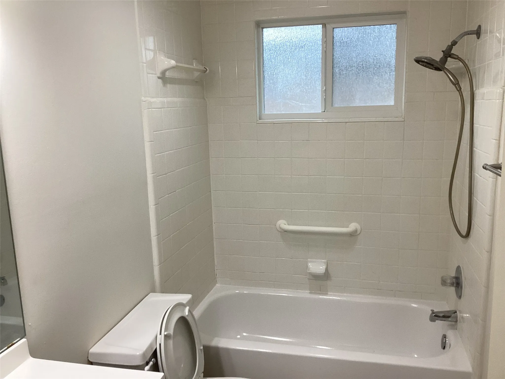 Single Family Residence For Sale in Tarrant County , 411 Lantana Drive, Arlington, Texas 76018, 3 Bedroom, 2 Bathroom, 2 Garage spaces, 1,488 Sqft, built in 1984, mls#21404298, Real Estate Agent in Arlington, Homes For Sale in Tarrant county, Homes For Sale in Arlington, Realtor in Arlington Texas, Real Estate Brokerage Independent Realty Texas, Luminita Cordes Realtor