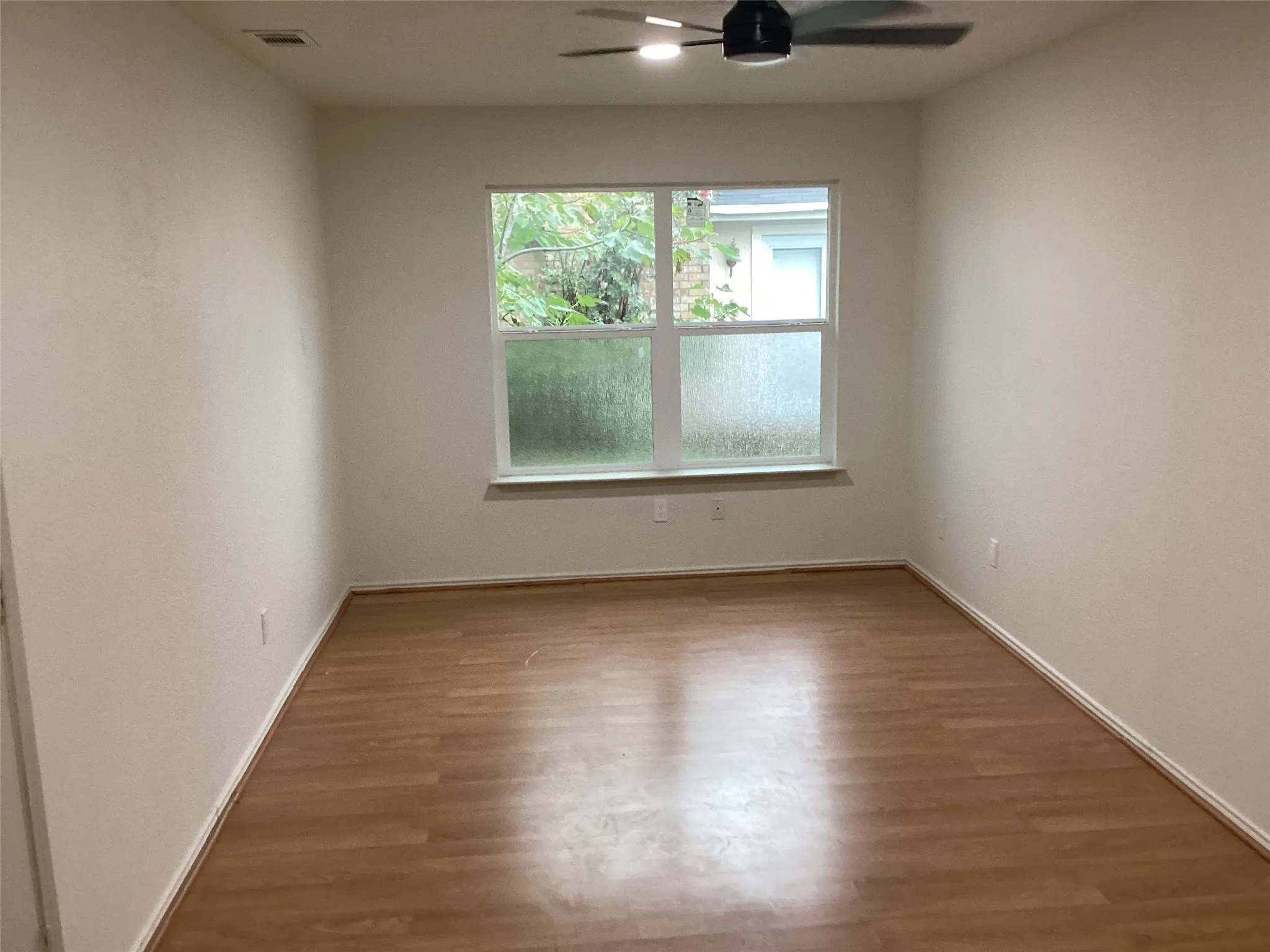 Single Family Residence For Sale in Tarrant County , 411 Lantana Drive, Arlington, Texas 76018, 3 Bedroom, 2 Bathroom, 2 Garage spaces, 1,488 Sqft, built in 1984, mls#21404298, Real Estate Agent in Arlington, Homes For Sale in Tarrant county, Homes For Sale in Arlington, Realtor in Arlington Texas, Real Estate Brokerage Independent Realty Texas, Luminita Cordes Realtor