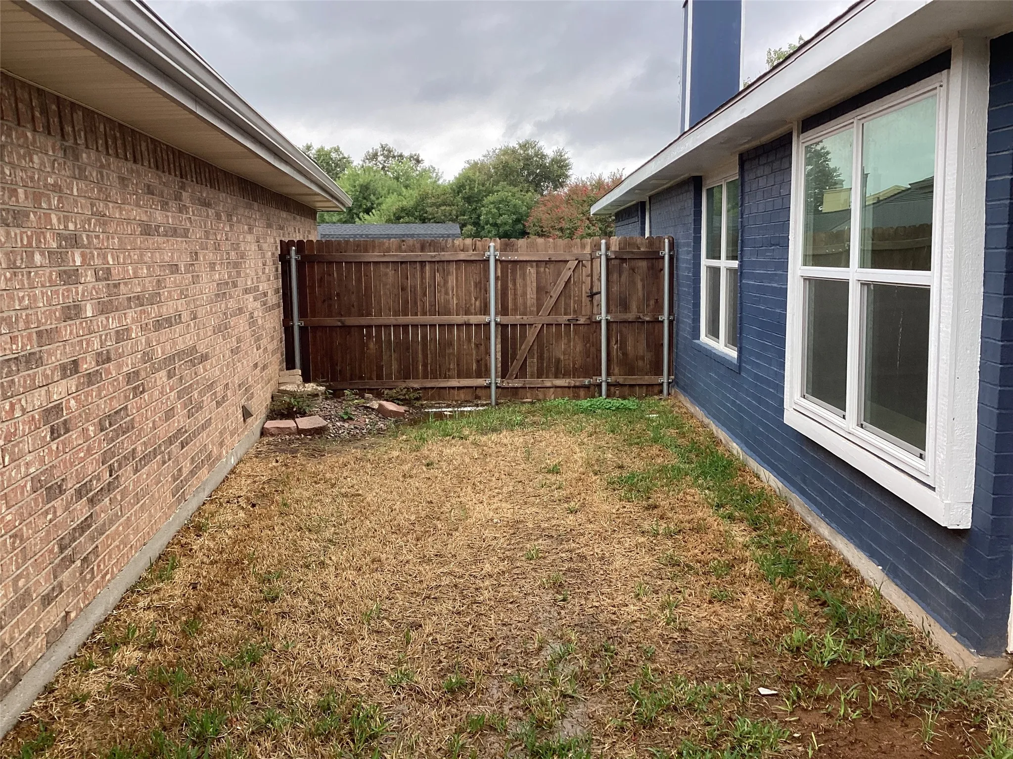 Single Family Residence For Sale in Tarrant County , 411 Lantana Drive, Arlington, Texas 76018, 3 Bedroom, 2 Bathroom, 2 Garage spaces, 1,488 Sqft, built in 1984, mls#21404298, Real Estate Agent in Arlington, Homes For Sale in Tarrant county, Homes For Sale in Arlington, Realtor in Arlington Texas, Real Estate Brokerage Independent Realty Texas, Luminita Cordes Realtor