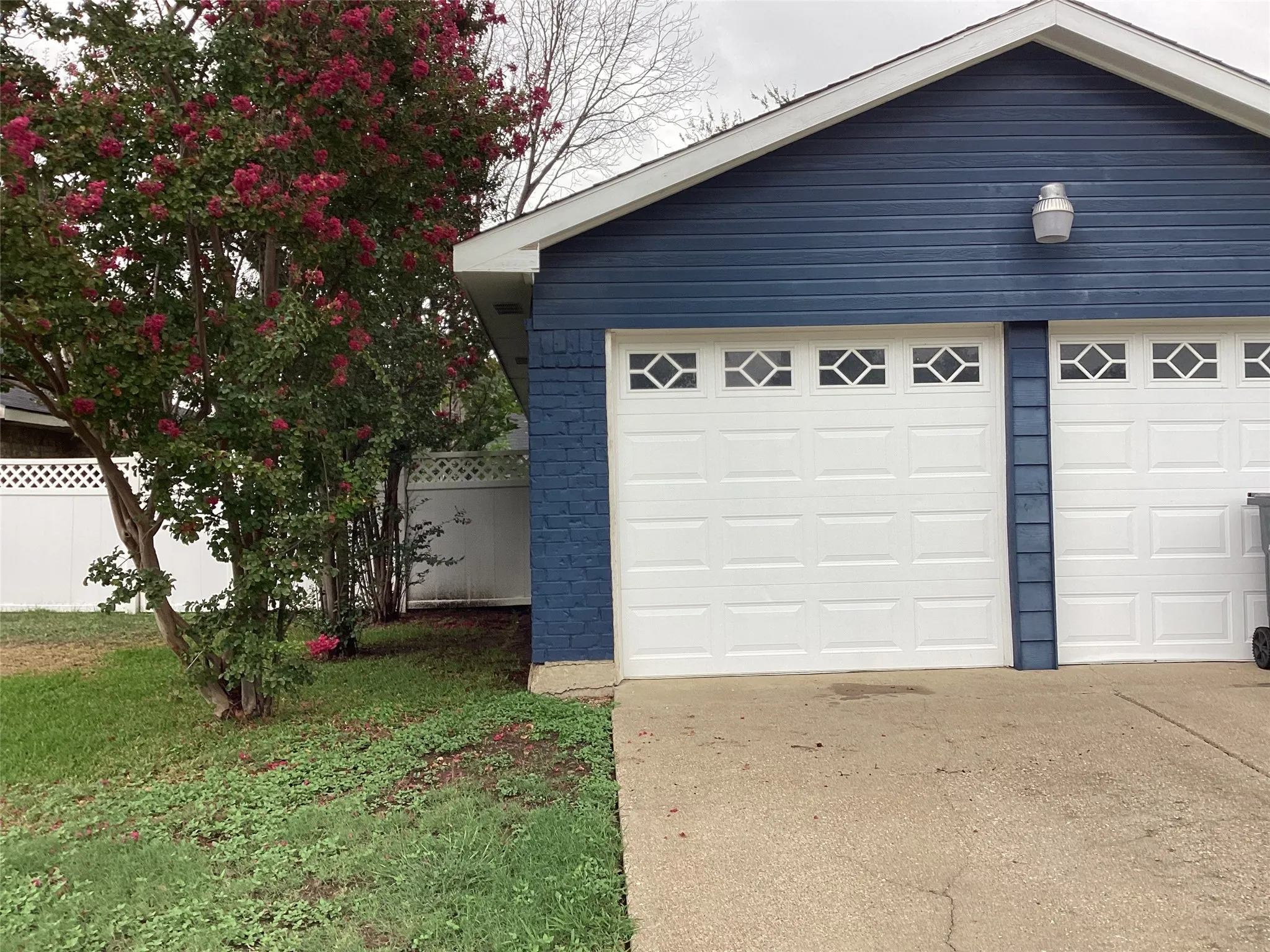 Single Family Residence For Sale in Tarrant County , 411 Lantana Drive, Arlington, Texas 76018, 3 Bedroom, 2 Bathroom, 2 Garage spaces, 1,488 Sqft, built in 1984, mls#21404298, Real Estate Agent in Arlington, Homes For Sale in Tarrant county, Homes For Sale in Arlington, Realtor in Arlington Texas, Real Estate Brokerage Independent Realty Texas, Luminita Cordes Realtor