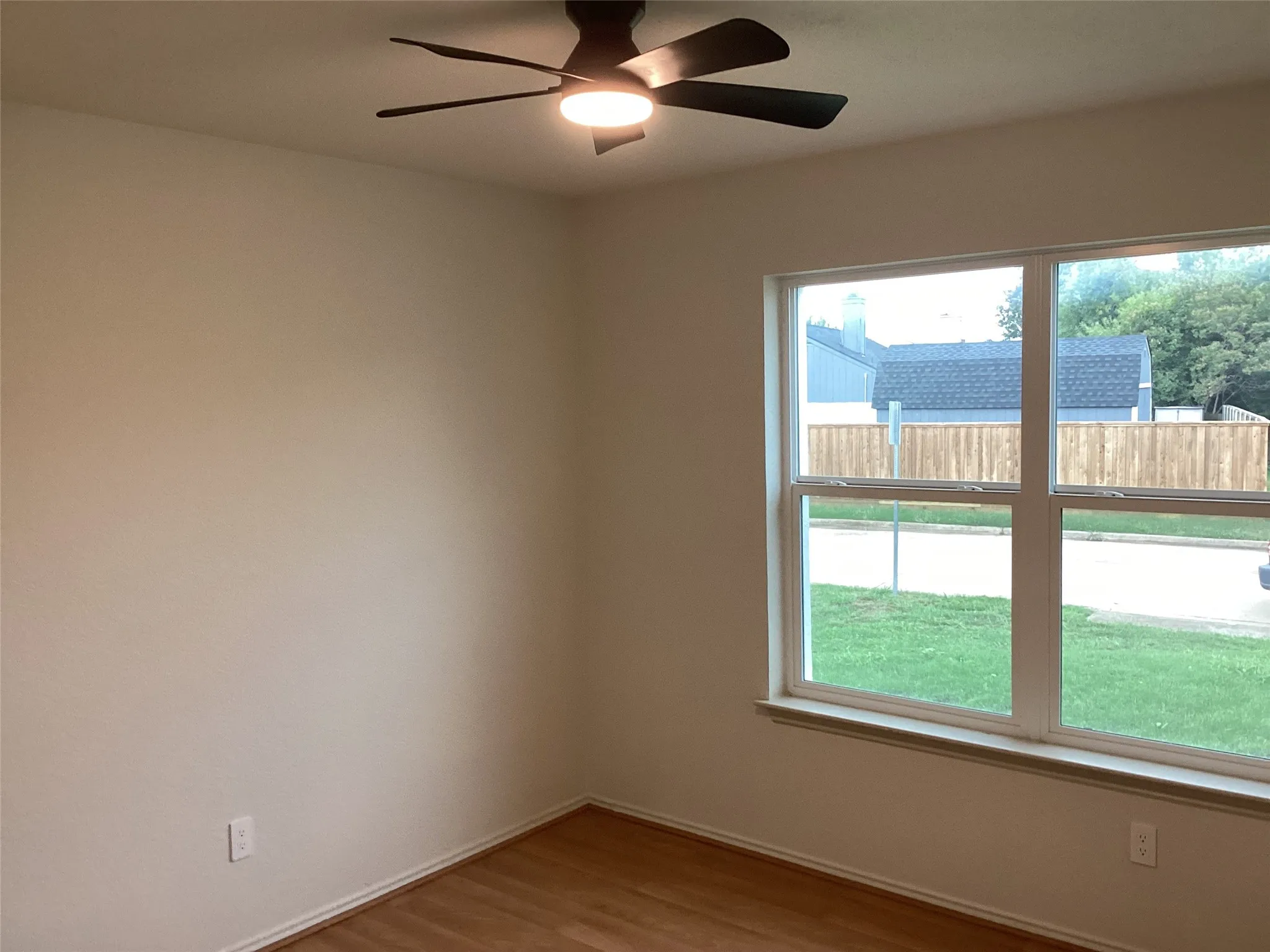 Single Family Residence For Sale in Tarrant County , 411 Lantana Drive, Arlington, Texas 76018, 3 Bedroom, 2 Bathroom, 2 Garage spaces, 1,488 Sqft, built in 1984, mls#21404298, Real Estate Agent in Arlington, Homes For Sale in Tarrant county, Homes For Sale in Arlington, Realtor in Arlington Texas, Real Estate Brokerage Independent Realty Texas, Luminita Cordes Realtor