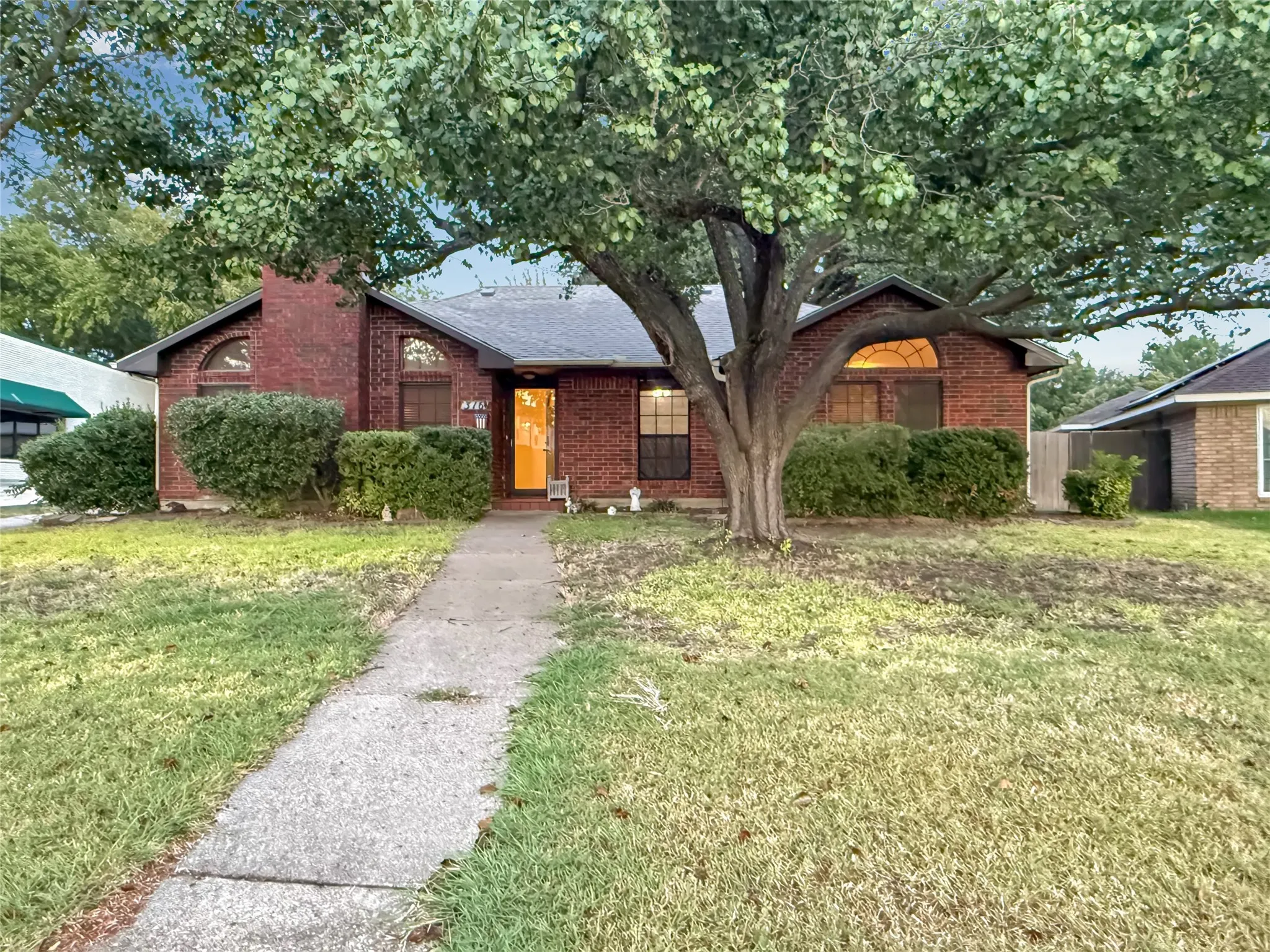 Single Family Residence For Sale in Collin County , 316 N Winding Oaks Drive, Wylie, Texas 75098, 3 Bedroom, 2 Bathroom, 2 Garage spaces, 1,796 Sqft, built in 1985, mls#21404302, Real Estate Agent in Wylie, Homes For Sale in Collin county, Homes For Sale in Wylie, Realtor in Wylie Texas, Real Estate Brokerage Independent Realty Texas, Luminita Cordes Realtor