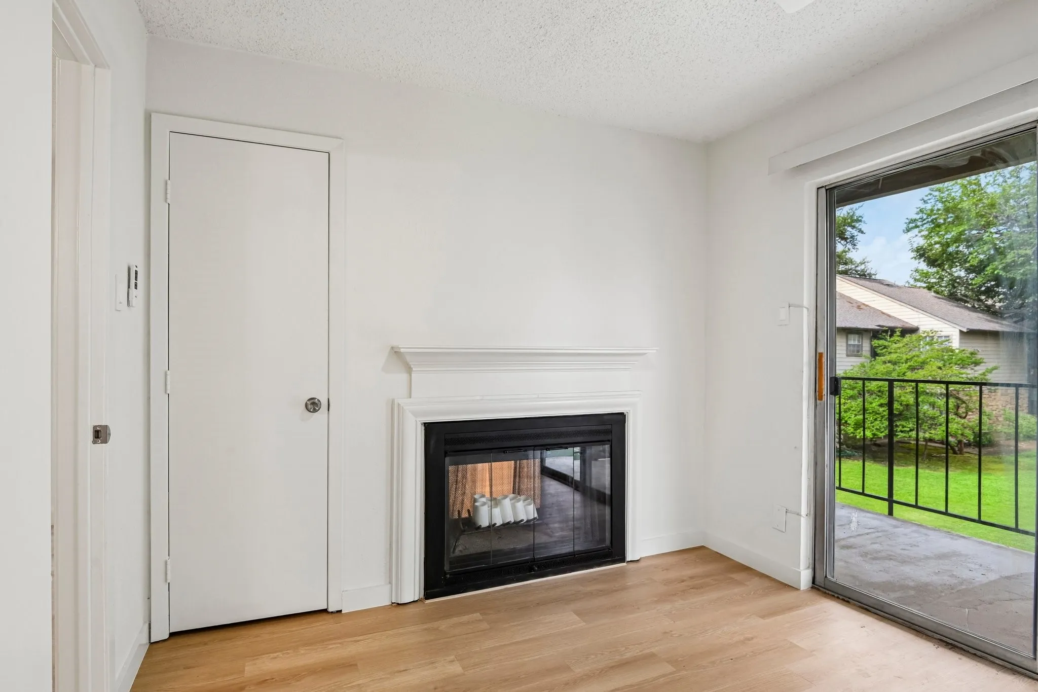 Condominium For Sale in Dallas County , 5300 Keller Springs Road 2055, Dallas, Texas 75248, 2 Bedroom, 2 Bathroom, Garage spaces, 915 Sqft, built in 1982, mls#21404189, Real Estate Agent in Dallas, Homes For Sale in Dallas county, Homes For Sale in Dallas, Realtor in Dallas Texas, Real Estate Brokerage Independent Realty Texas, Luminita Cordes Realtor