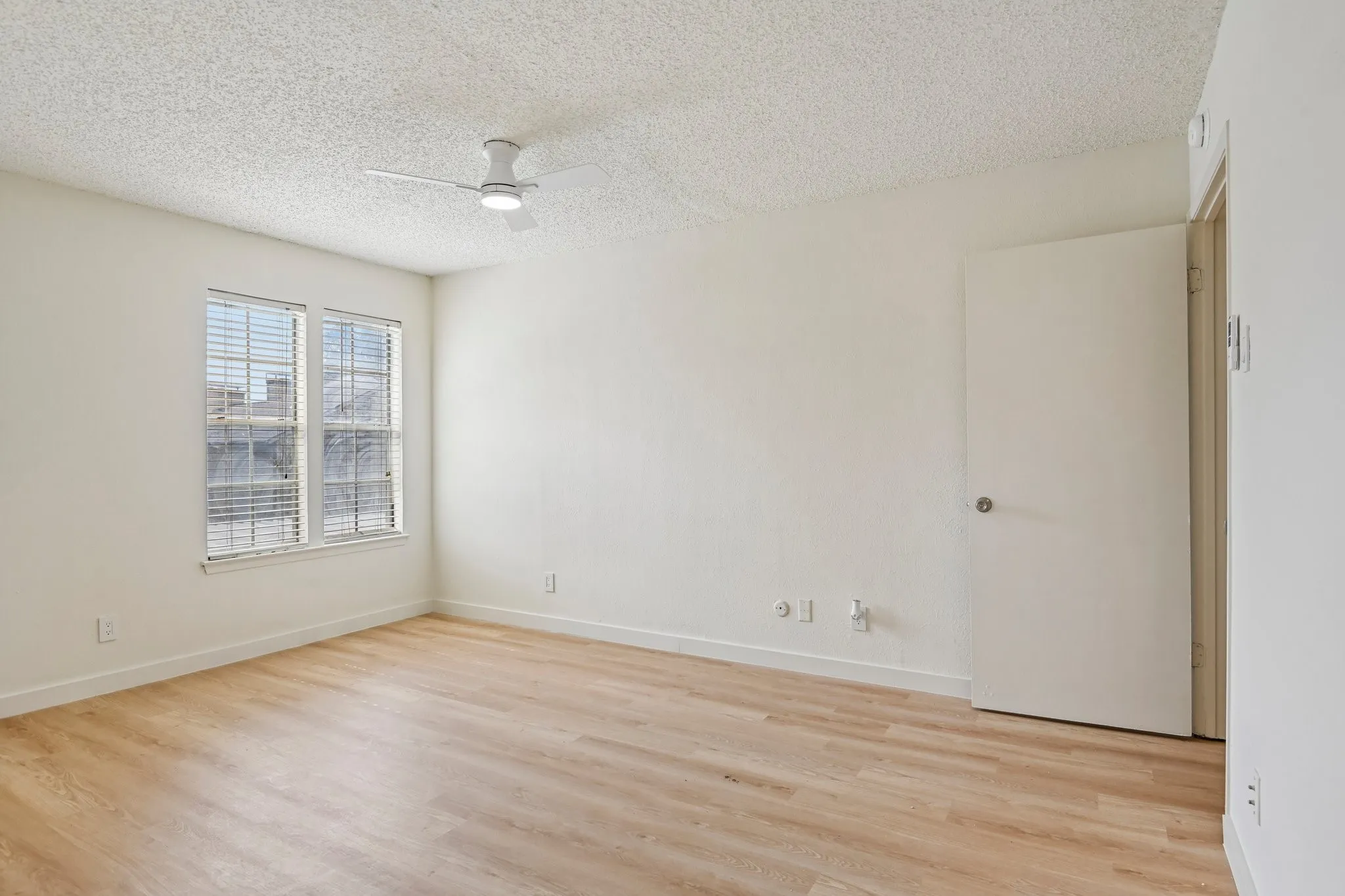 Condominium For Sale in Dallas County , 5300 Keller Springs Road 2055, Dallas, Texas 75248, 2 Bedroom, 2 Bathroom, Garage spaces, 915 Sqft, built in 1982, mls#21404189, Real Estate Agent in Dallas, Homes For Sale in Dallas county, Homes For Sale in Dallas, Realtor in Dallas Texas, Real Estate Brokerage Independent Realty Texas, Luminita Cordes Realtor