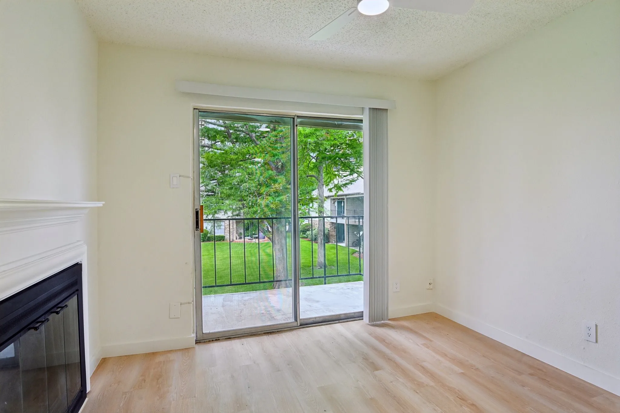 Condominium For Sale in Dallas County , 5300 Keller Springs Road 2055, Dallas, Texas 75248, 2 Bedroom, 2 Bathroom, Garage spaces, 915 Sqft, built in 1982, mls#21404189, Real Estate Agent in Dallas, Homes For Sale in Dallas county, Homes For Sale in Dallas, Realtor in Dallas Texas, Real Estate Brokerage Independent Realty Texas, Luminita Cordes Realtor